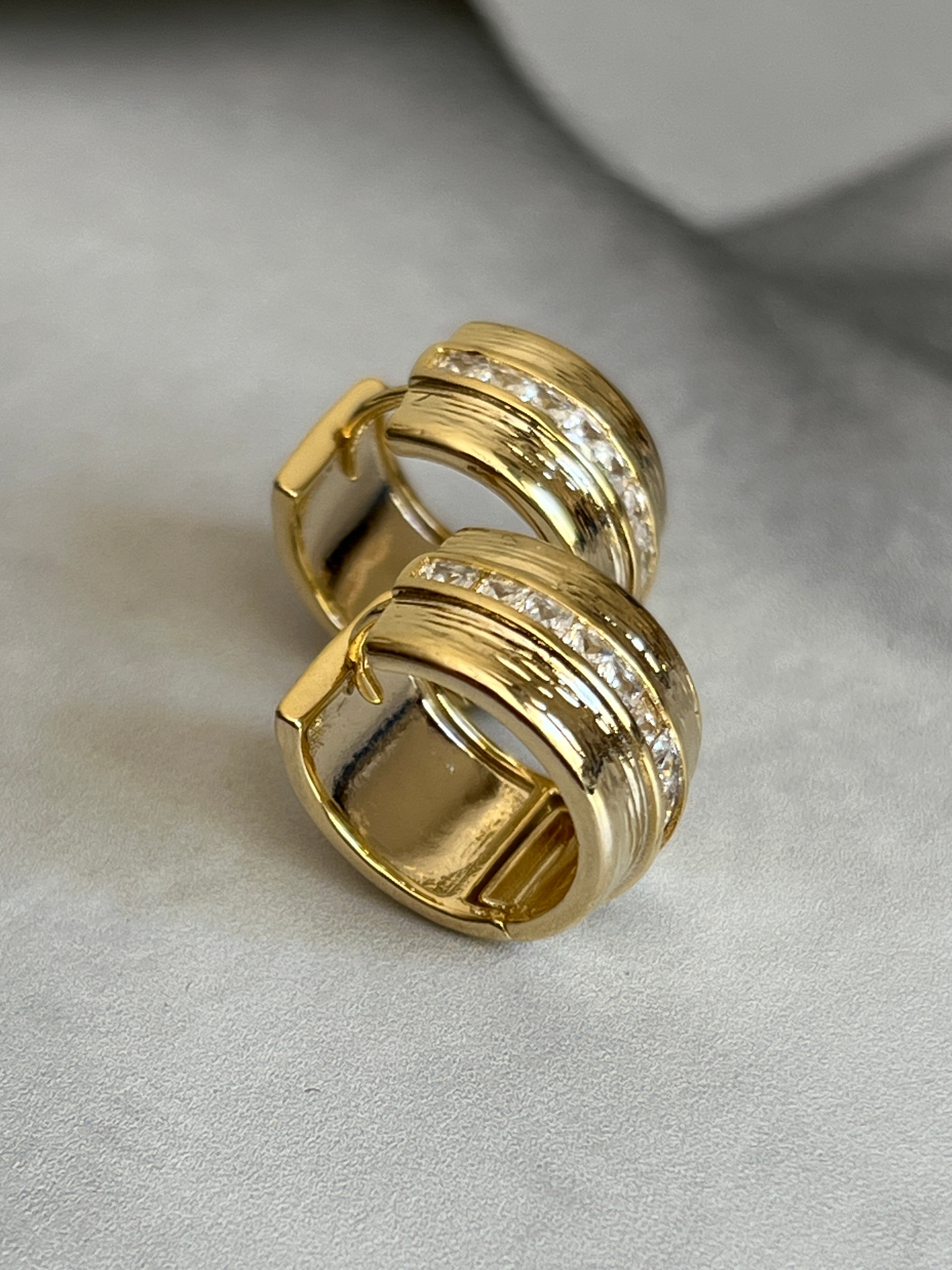 Gold Rengi Baget Zirkon Taş Detaylı Halka Kadın Küpe