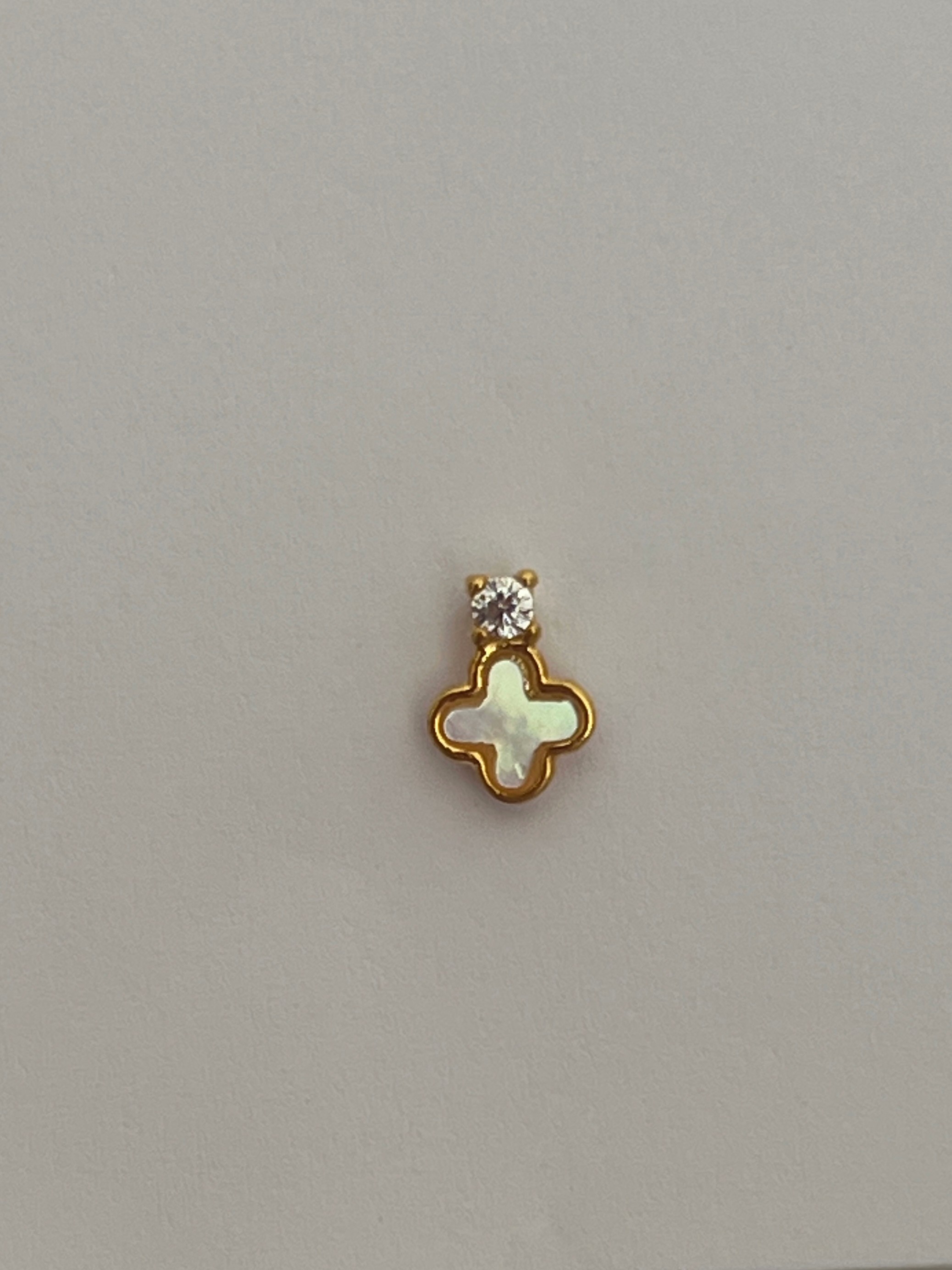 Zirkon Taşlı Yonca Detaylı Gold Rengi Piercing