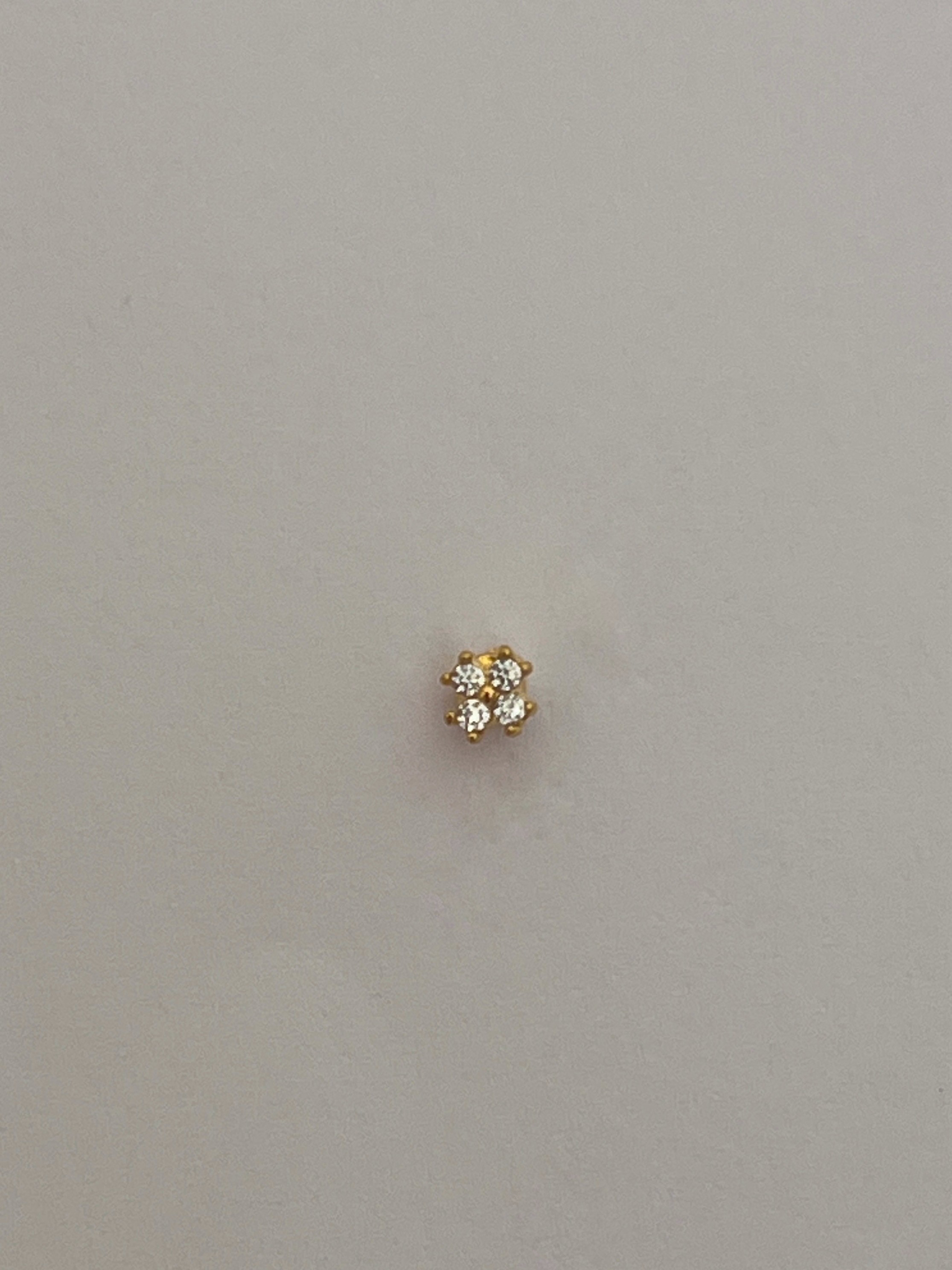 Dört Yapraklı Çiçek Model Kadın Piercing