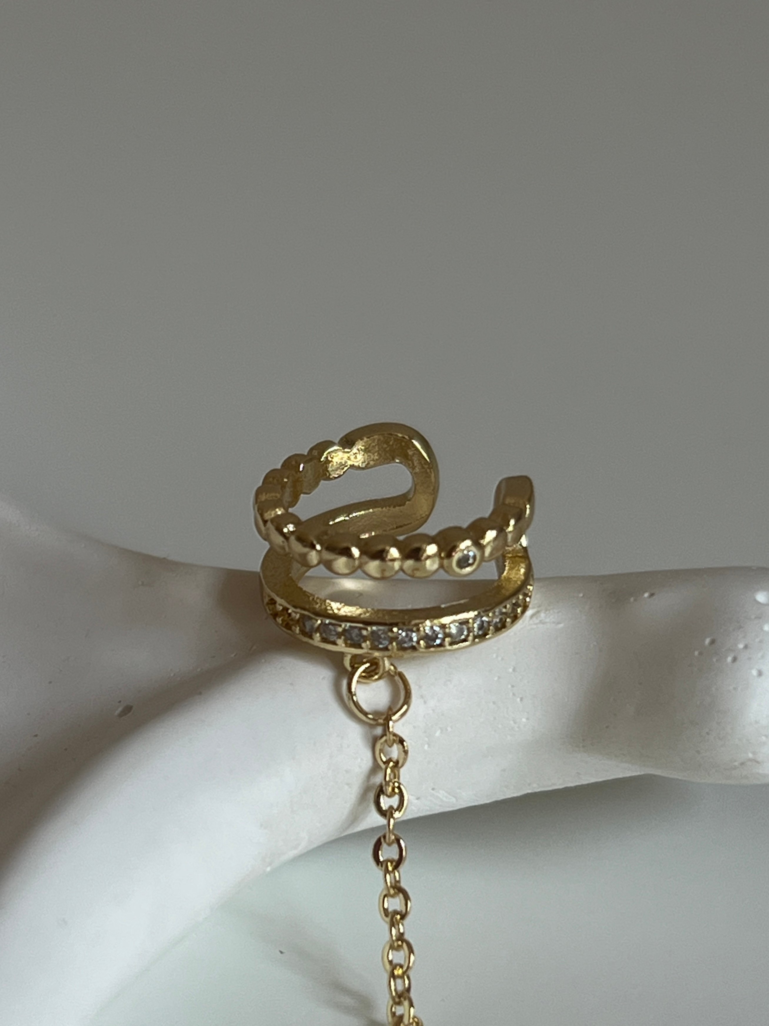 Gold Rengi Zirkon Taşlı Yıldız Detay Sallantılı Kadın Kıkırdak Küpe