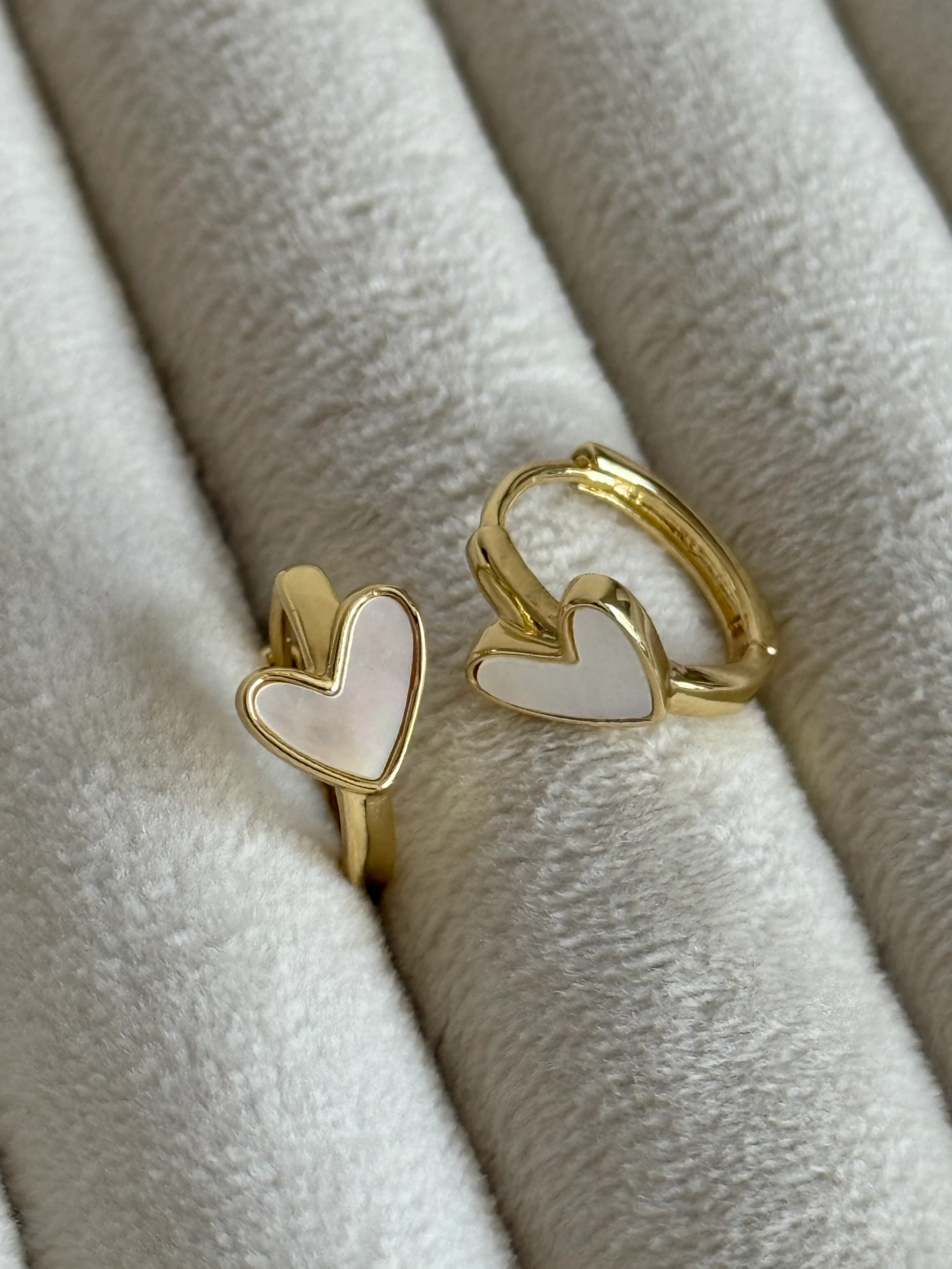 Gold Rengi Beyaz Kalp Kadın Küpe