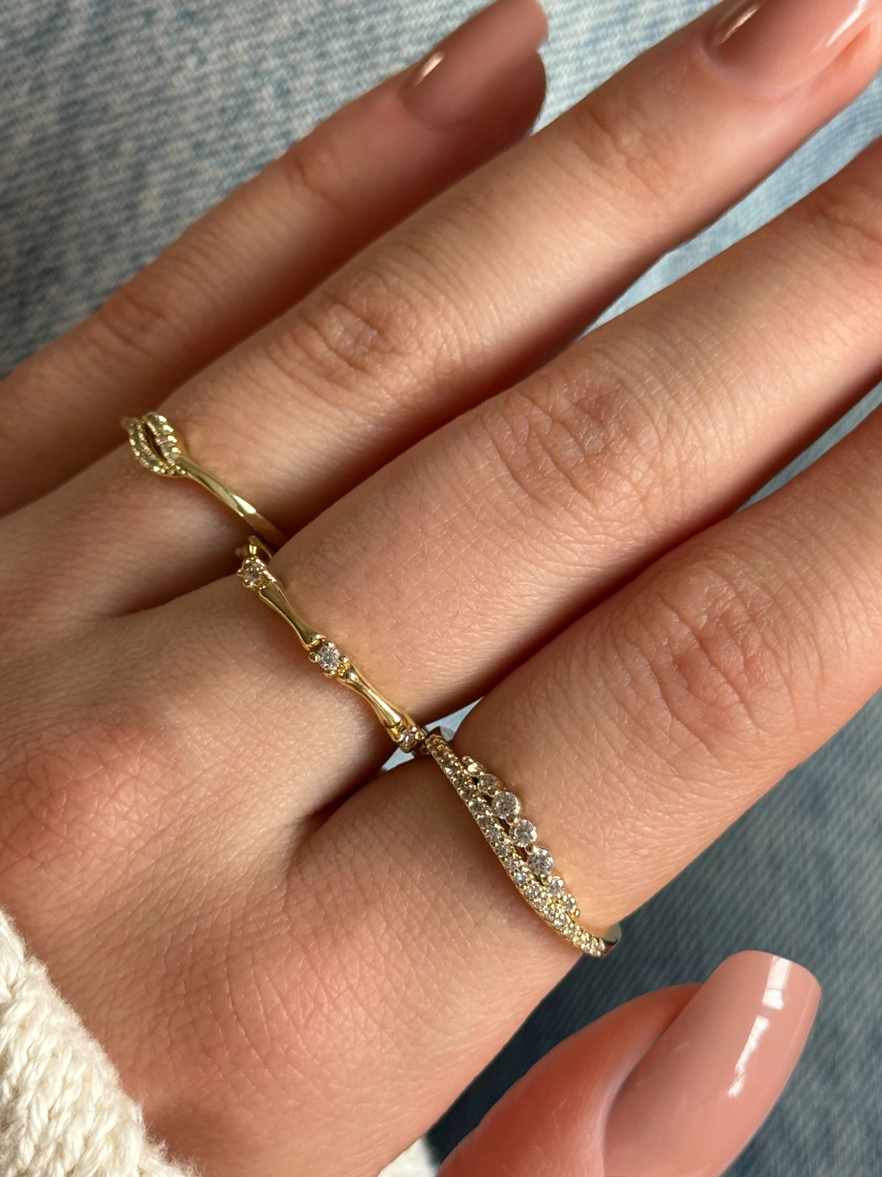 İki Sıra Büyük Ve Küçük Taşlı Kadın Yüzük