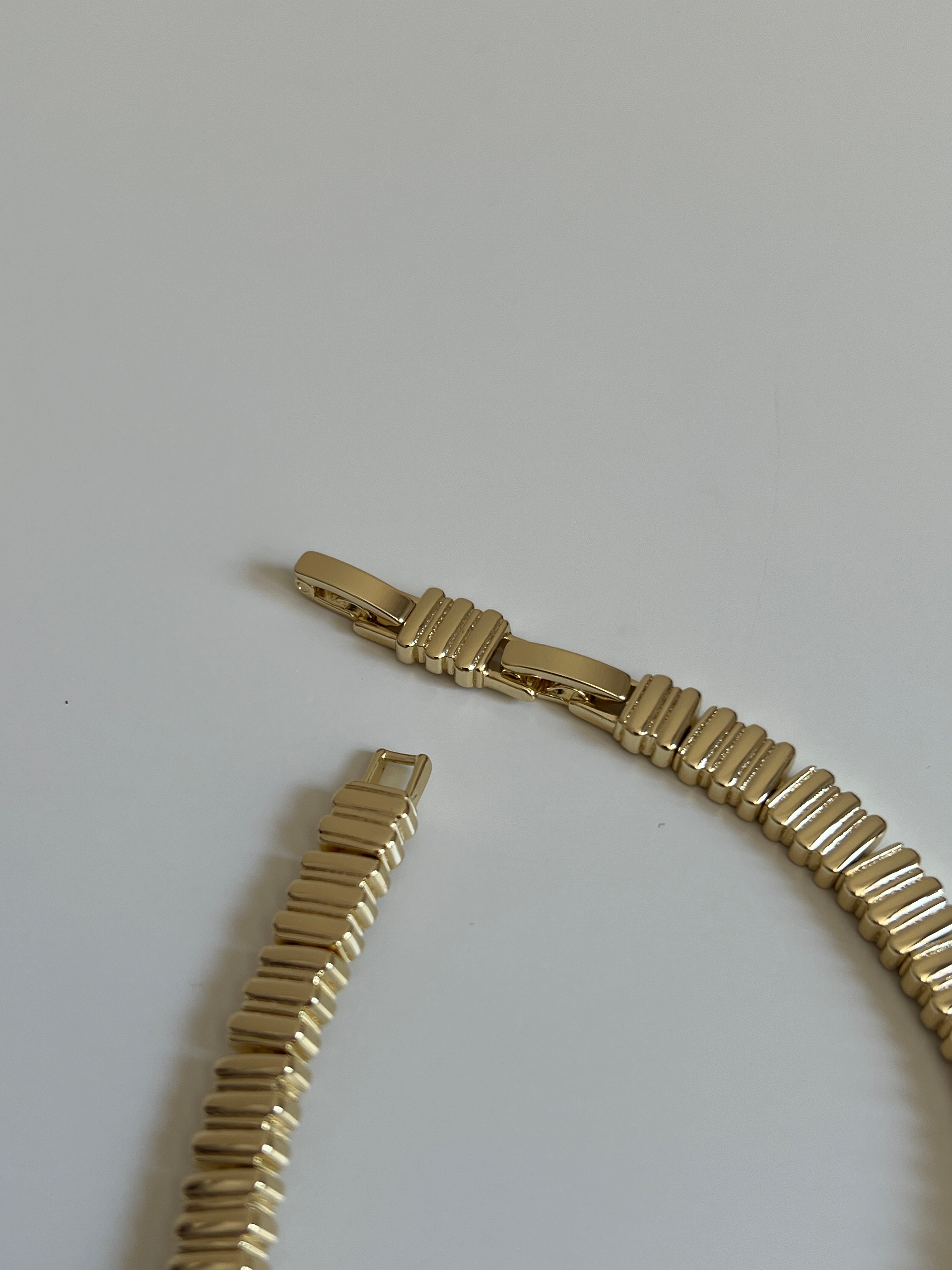 Gold Rengi Zirkon Taş Detaylı Sıralı Çubuk Model Kadın Bileklik