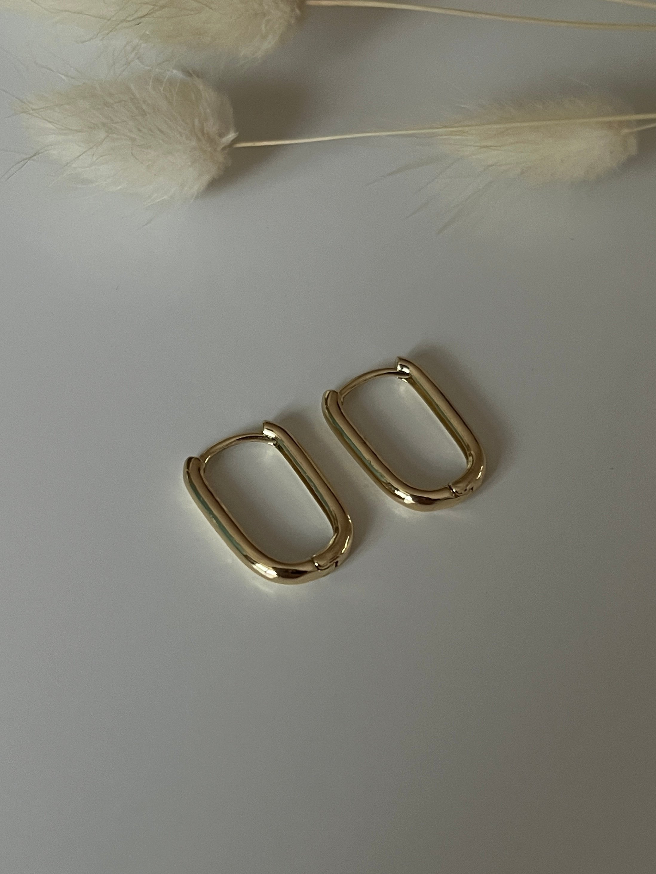 Gold Rengi Oval Halka Kadın Küpe