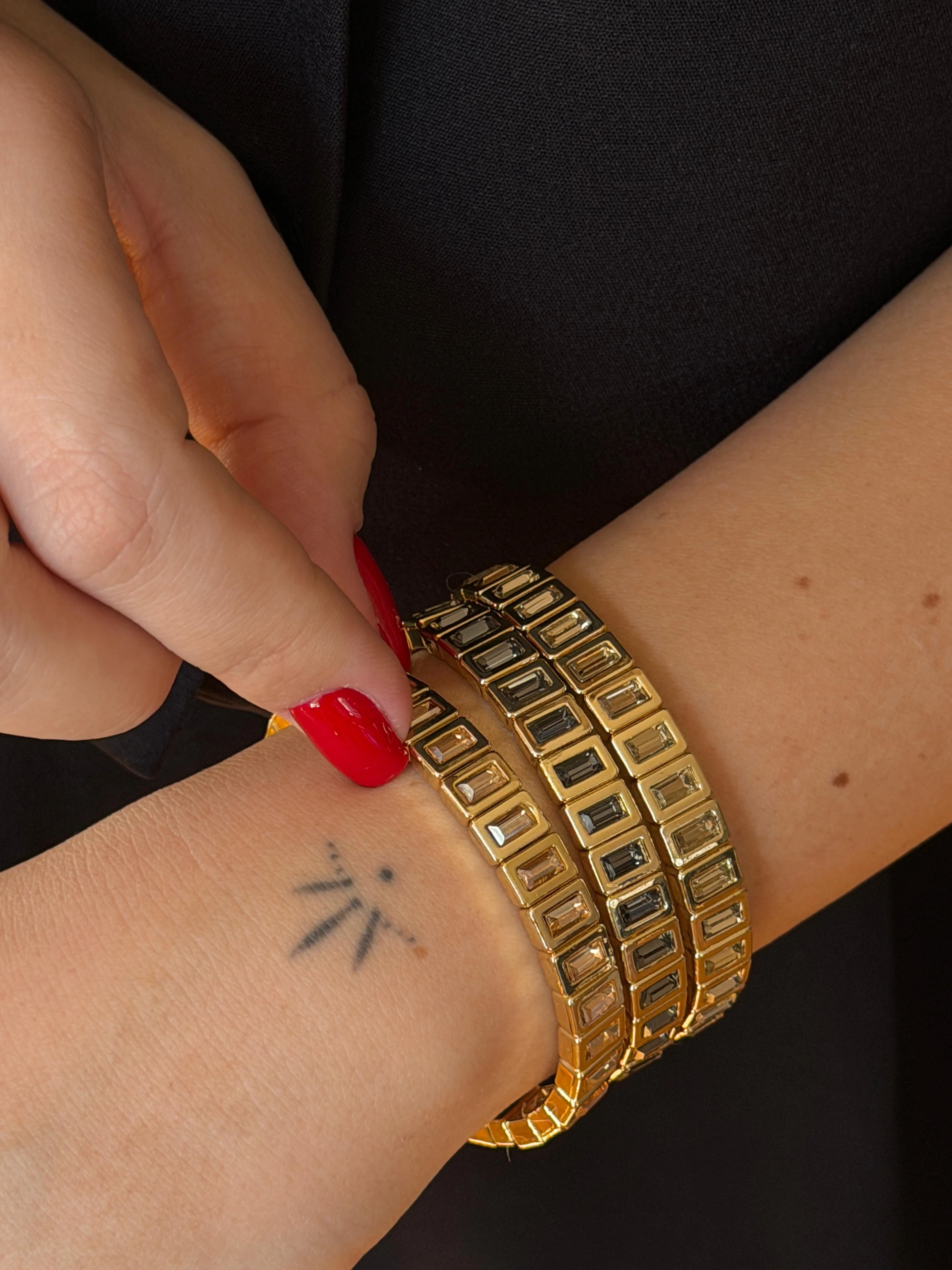 Gold Rengi Küçük Renkli Taşlı Kadın Bileklik