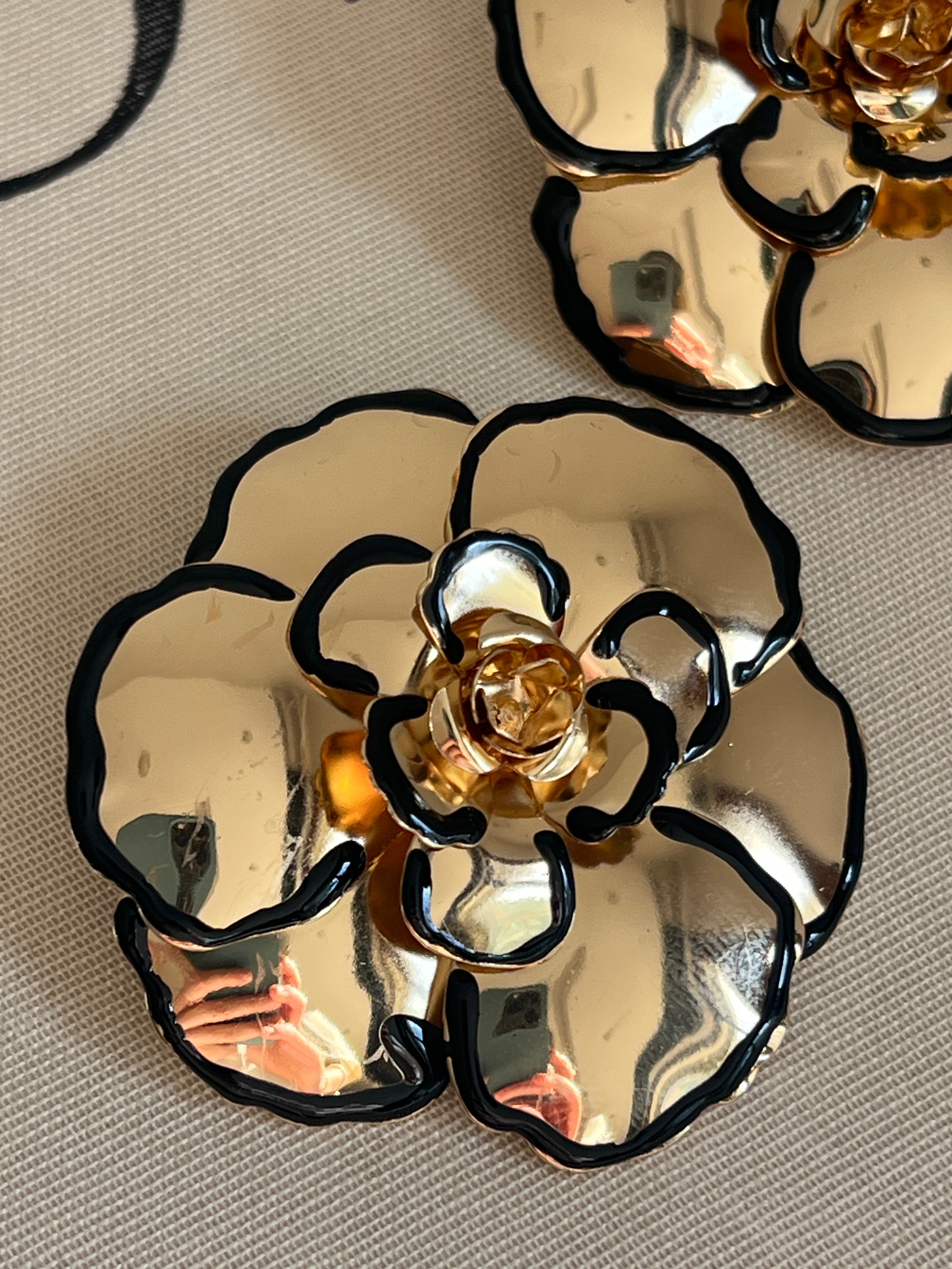 Gold Rengi Çiçek Model Kadın Küpe