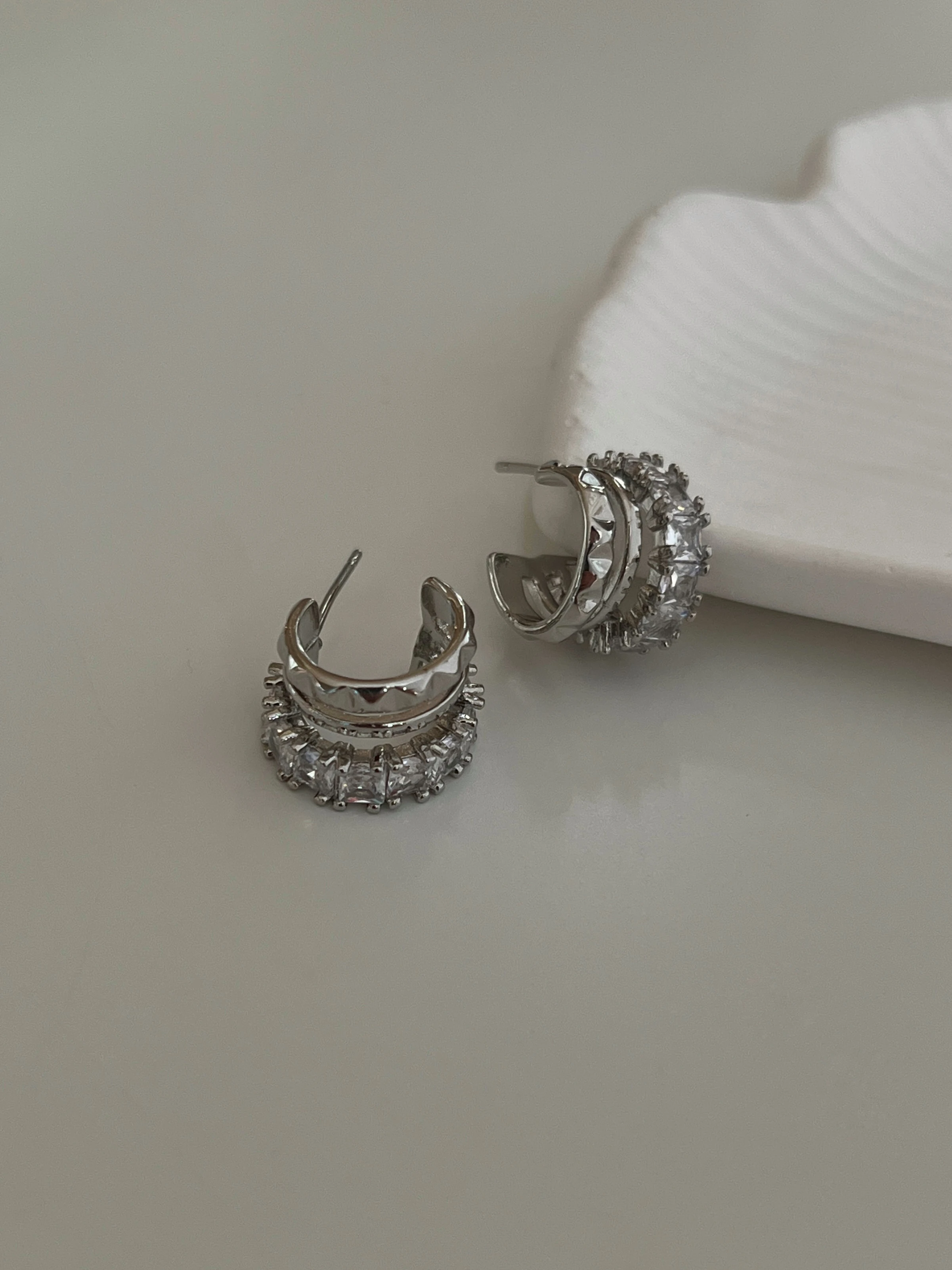 Zirkon Taşlı Üç Sıra Kadın Küpe