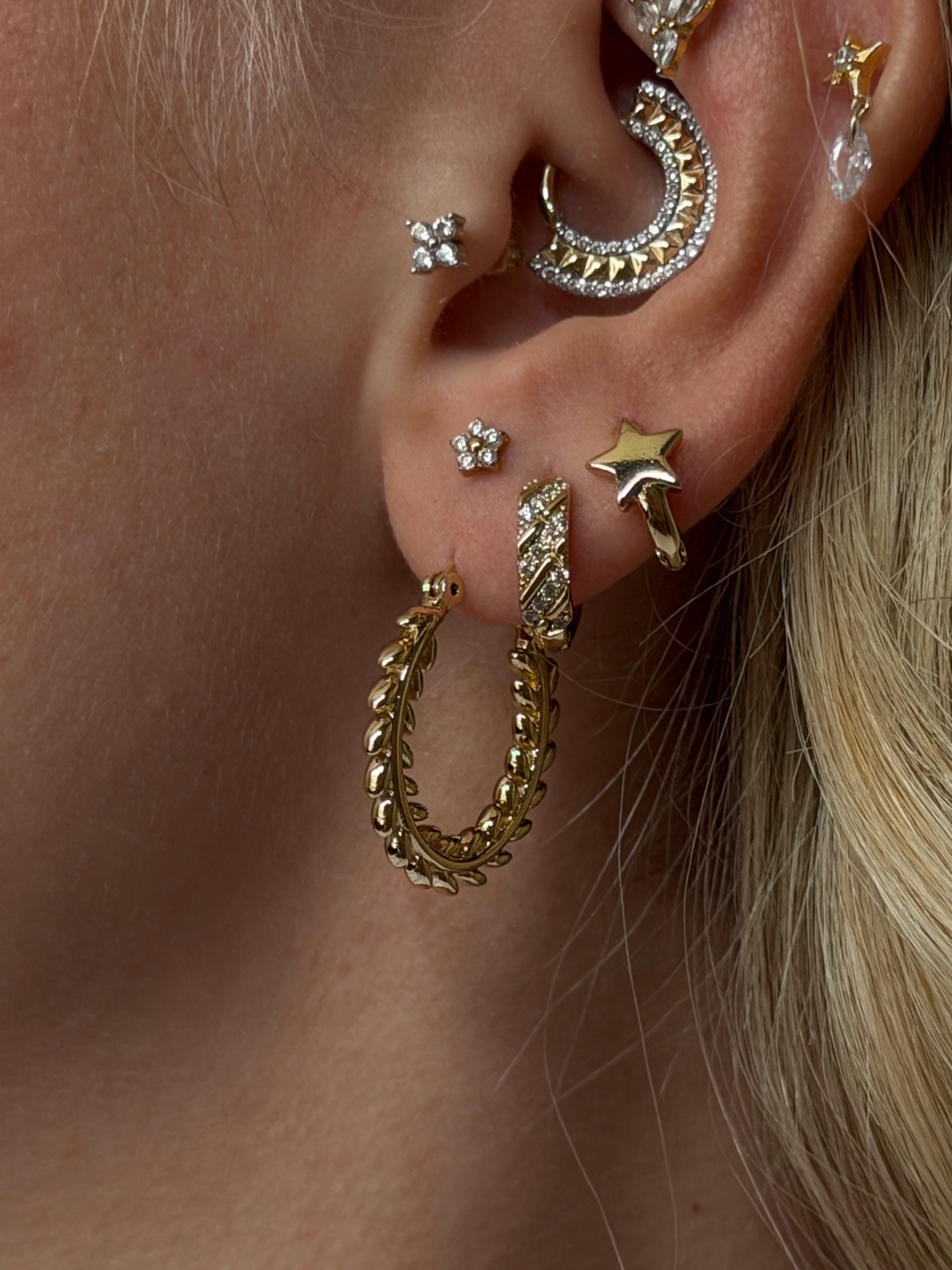 Gold Rengi Yıldız Detaylı Xupıng Kadın Küpe