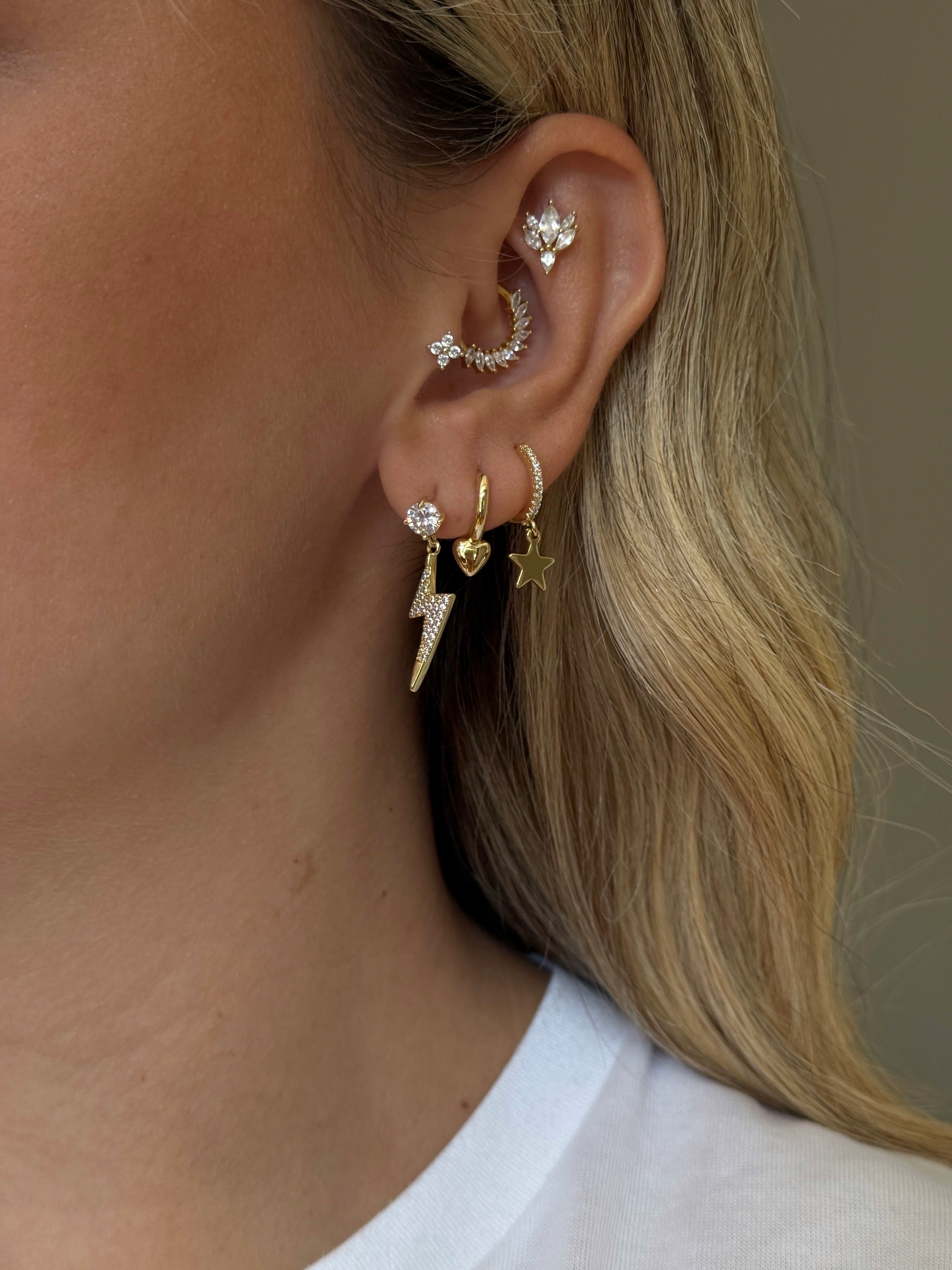 Gold Rengi Zirkon Taşlı Sallantılı Yıldız Model Kadın Küpe