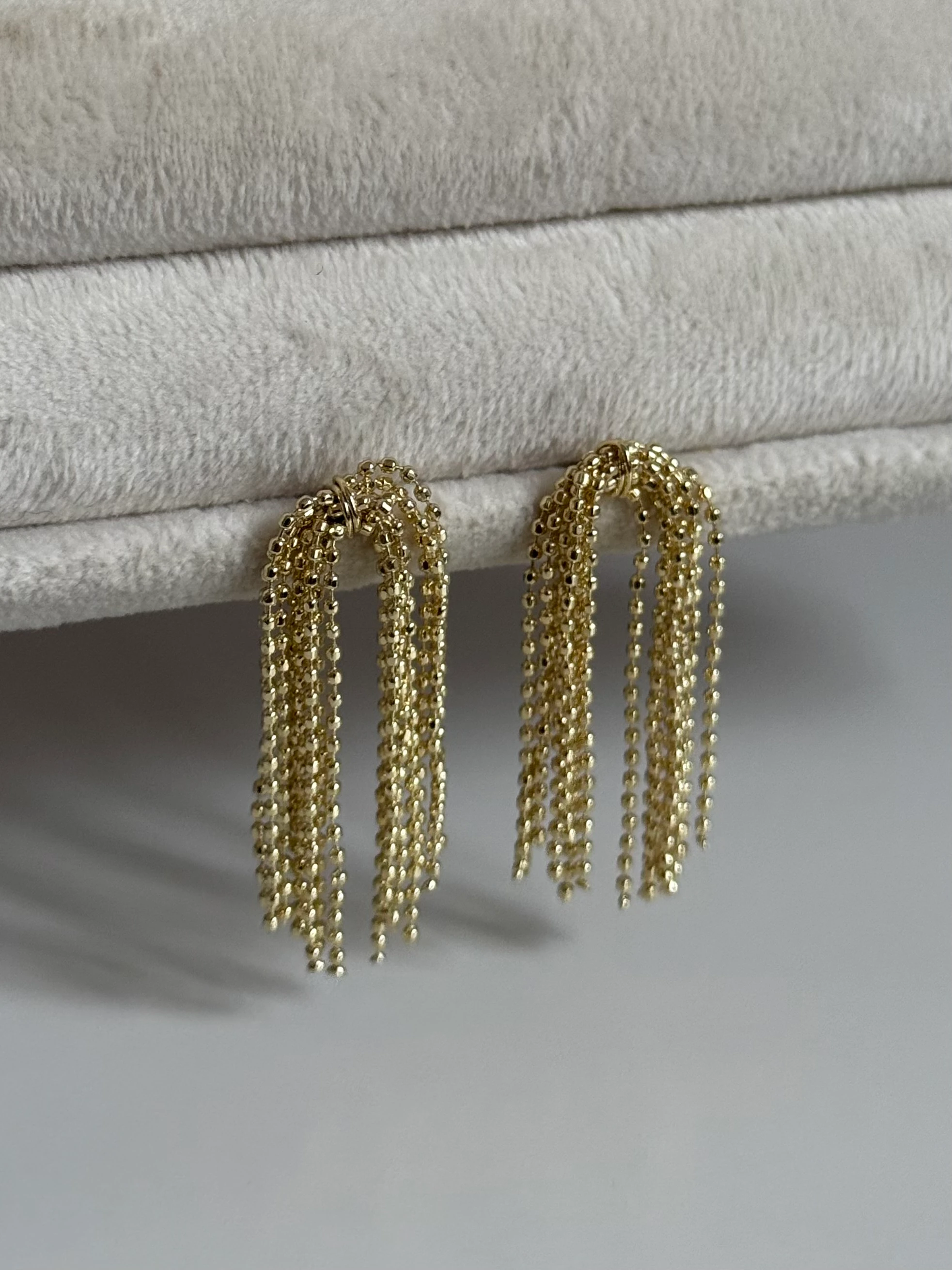 Gold Rengi Çoklu Boncuk Sallantılı Kadın Küpe