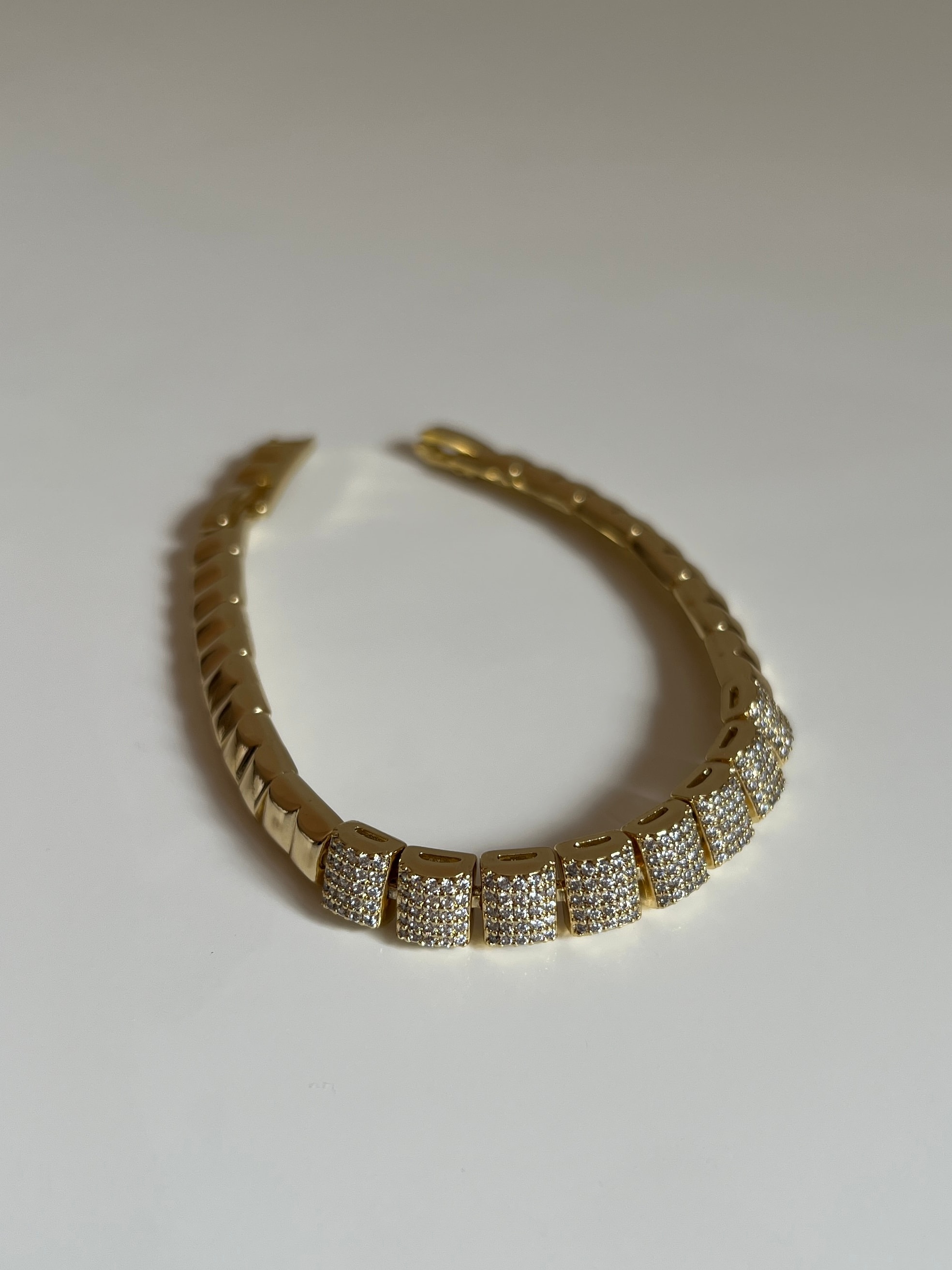 Gold Rengi Zirkon Taş Detaylı Xupıng Kadın Bileklik