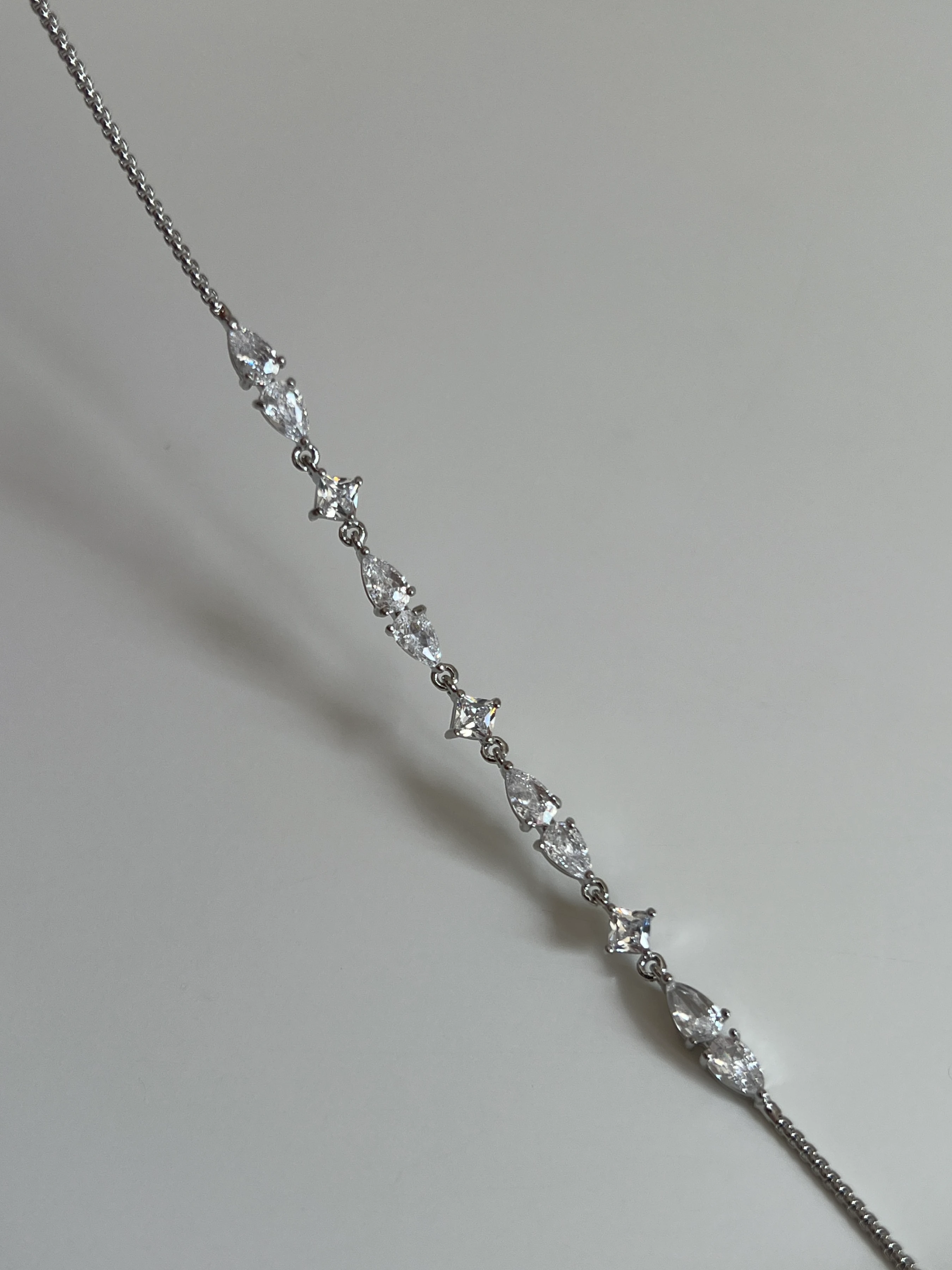 Sıralı Damla Zirkon Taşlı Kadın Bileklik