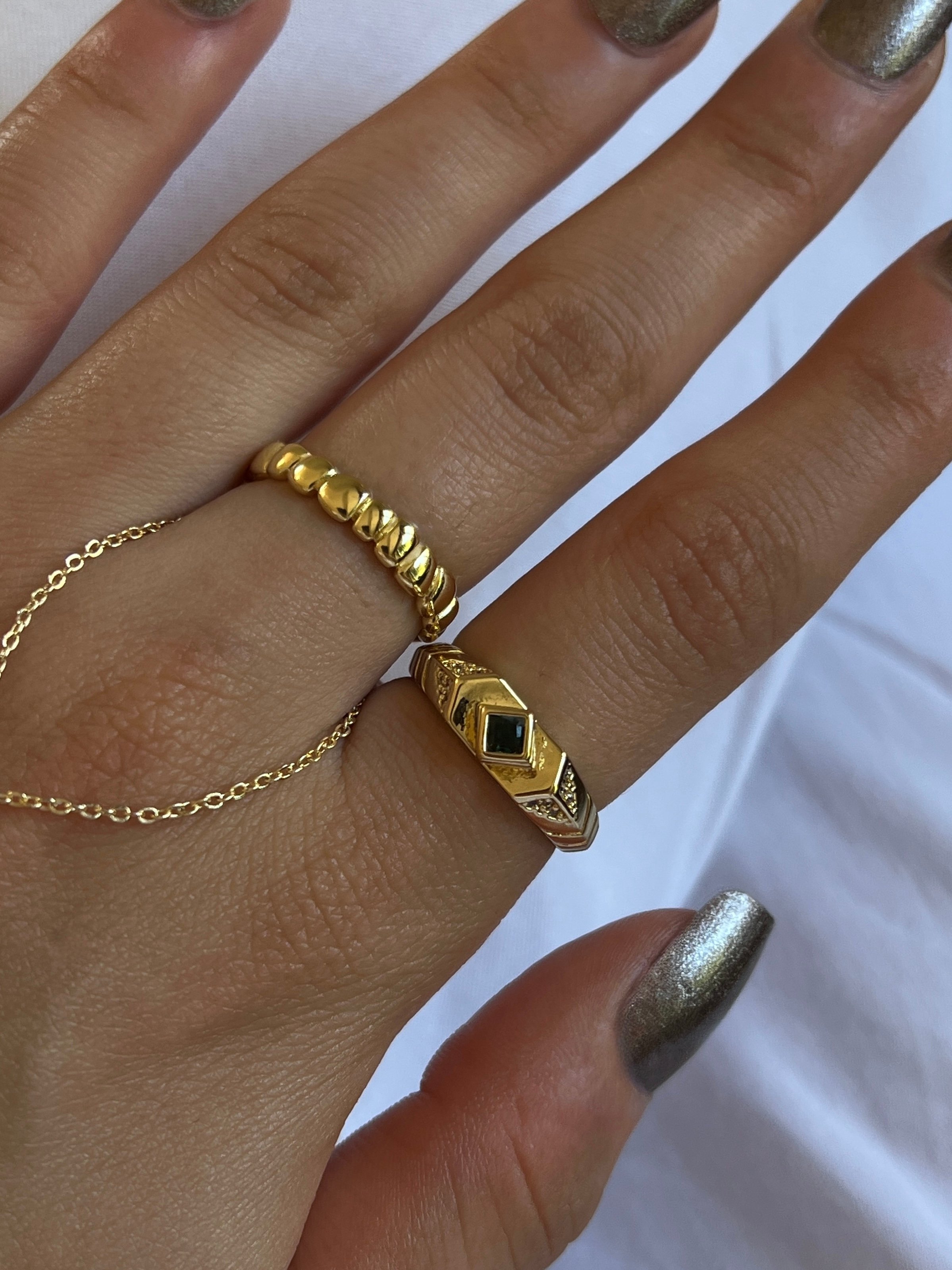 Gold Rengi Yeşil Zirkon Taş Detaylı Kadın Yüzük