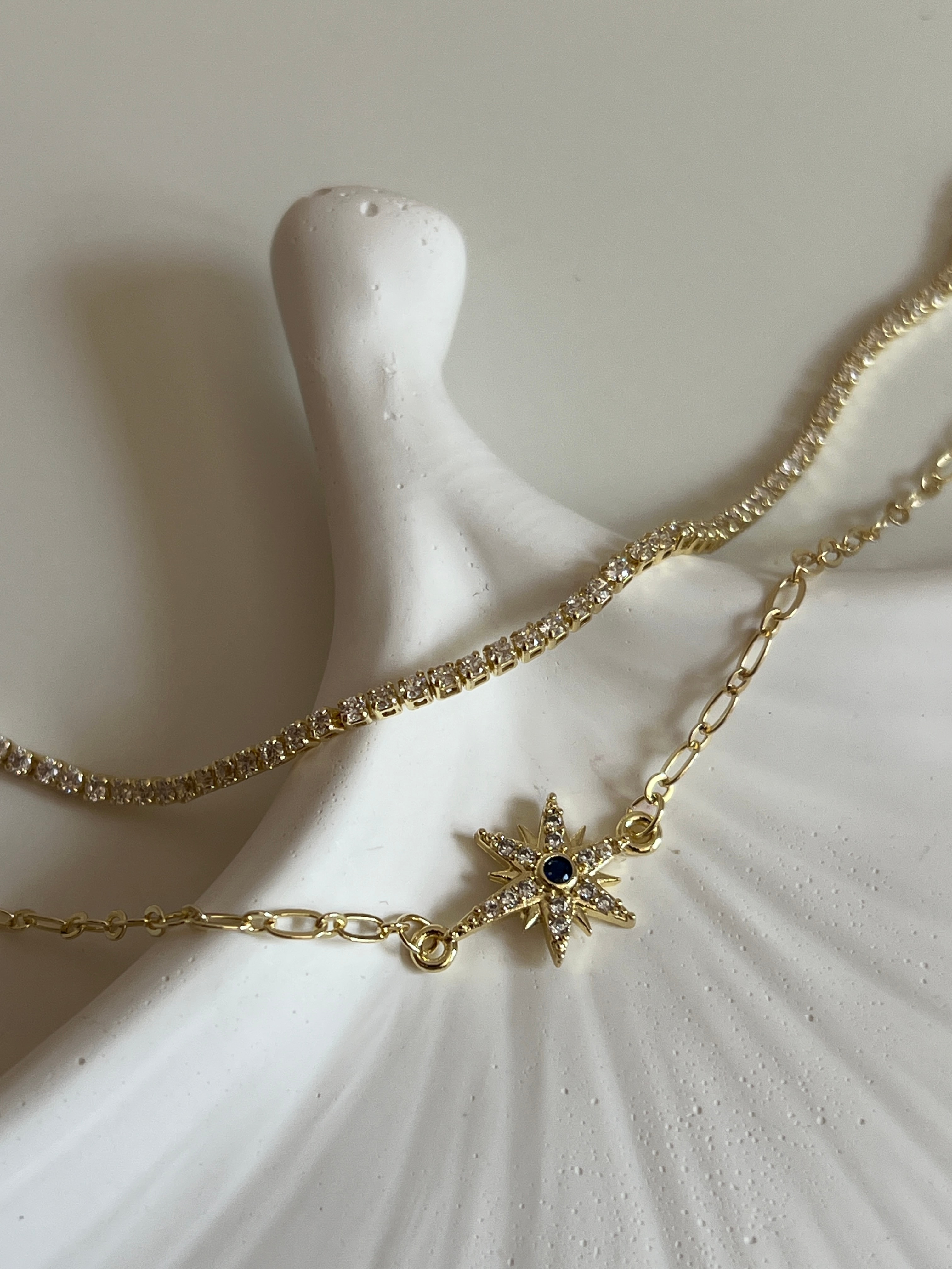 Gold Rengi Çift Sıra Zirkon Taşlı Kutup Yıldızı Model Kadın Bileklik