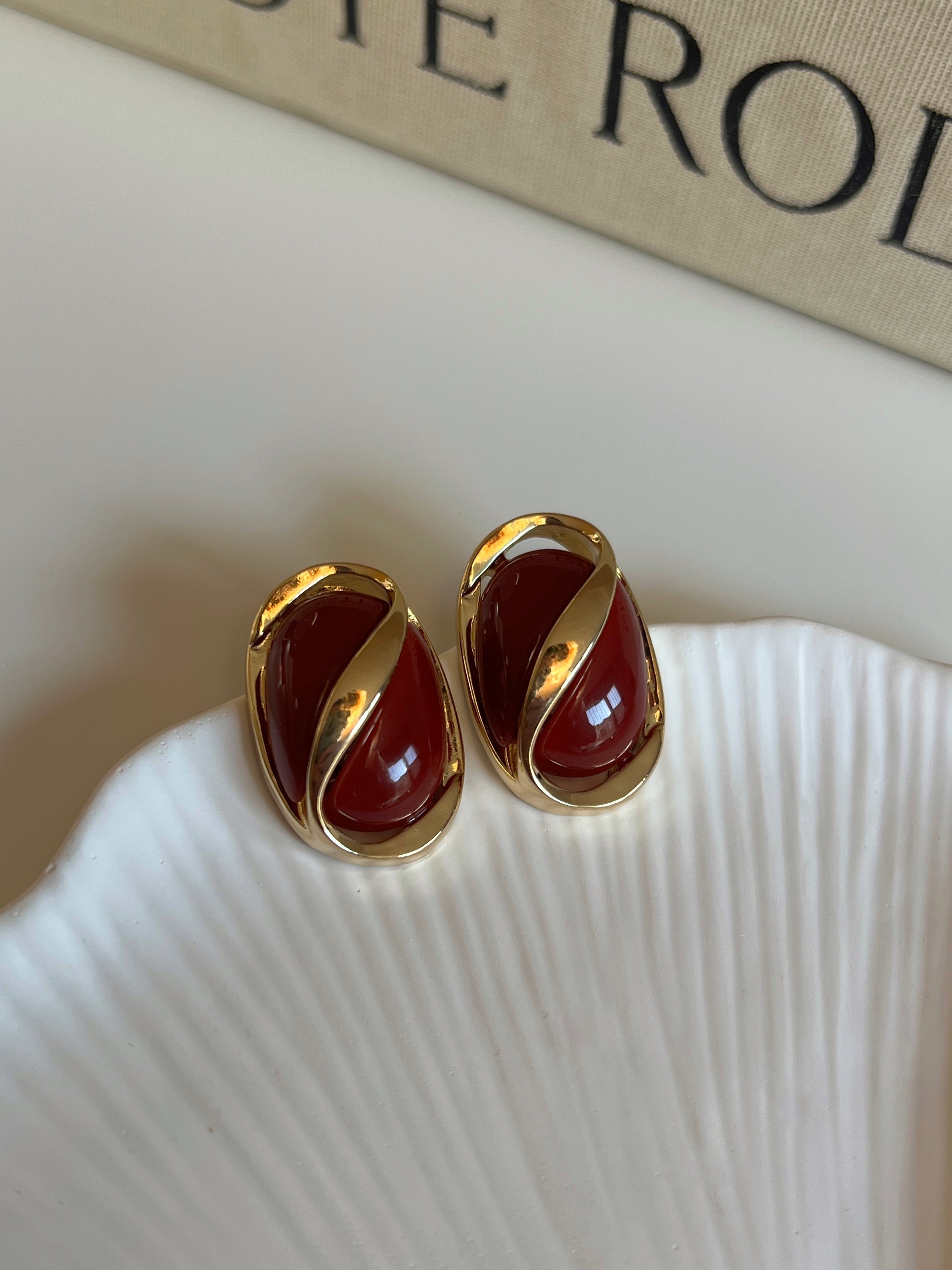 Gold Rengi Renkli Taşlı Oval Kadın Küpe