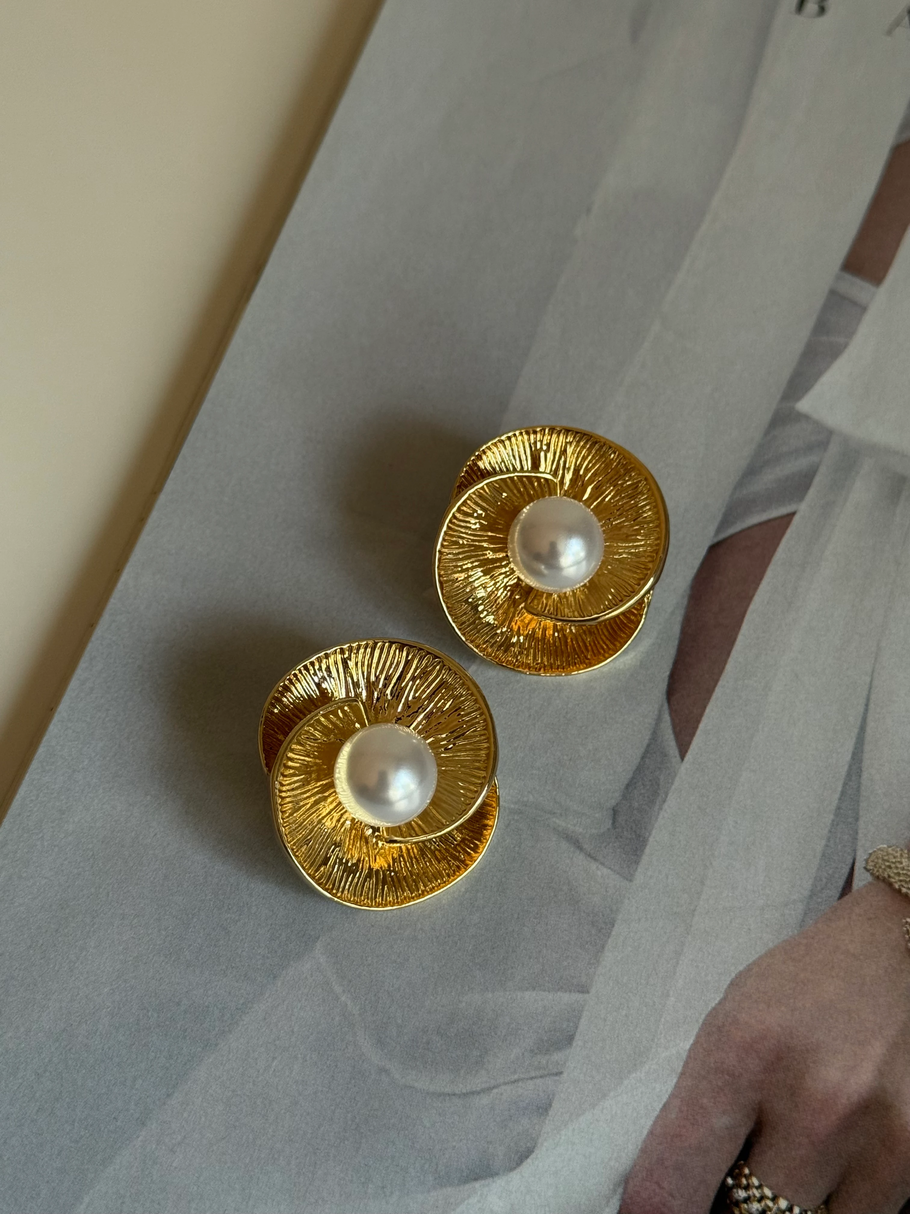 Gold Rengi İnci Detaylı Kadın Küpe