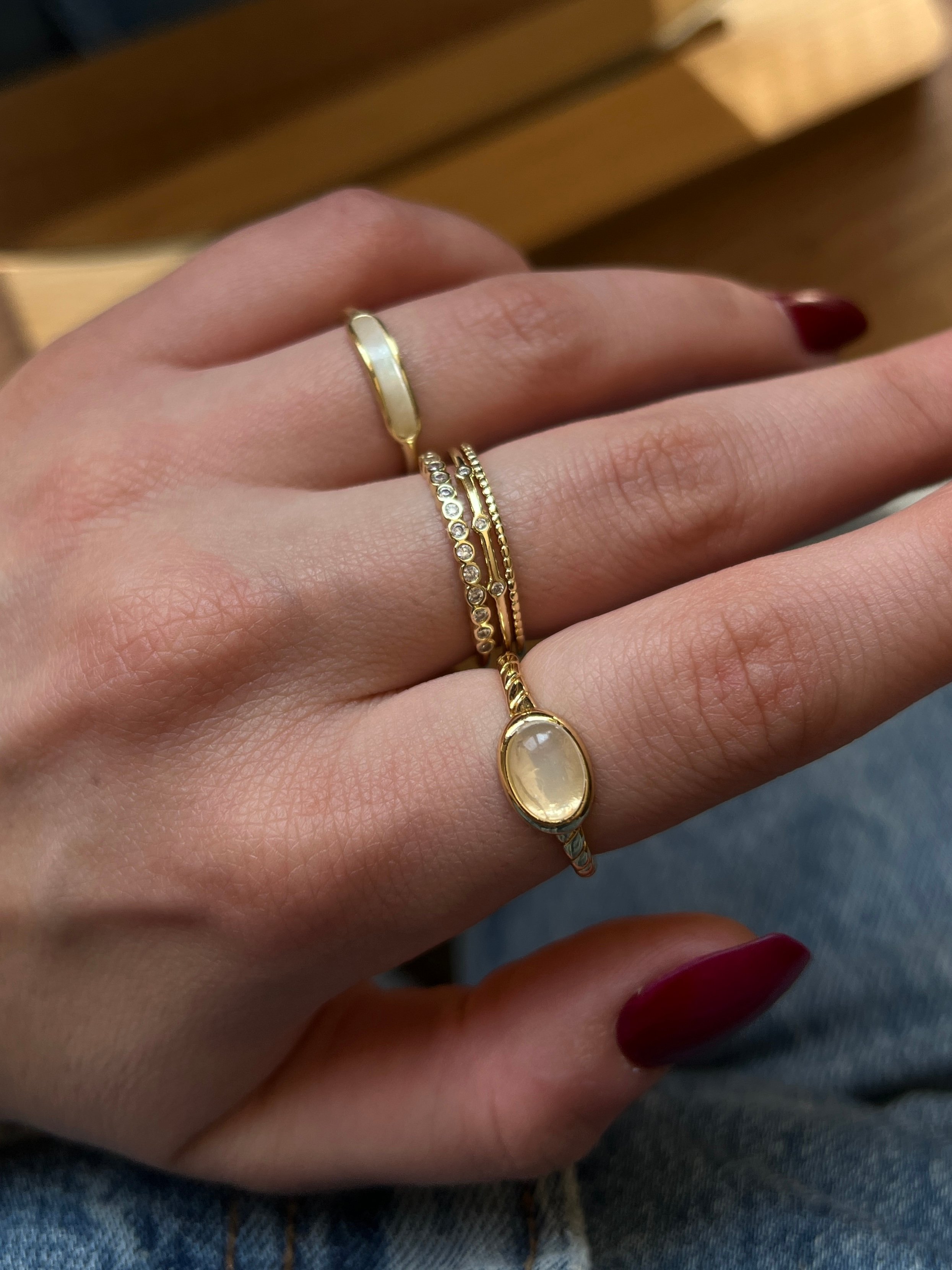 Gold Rengi Sıralı Yuvarlak Zirkon Taşlı Üç Sıra Kadın Yüzük
