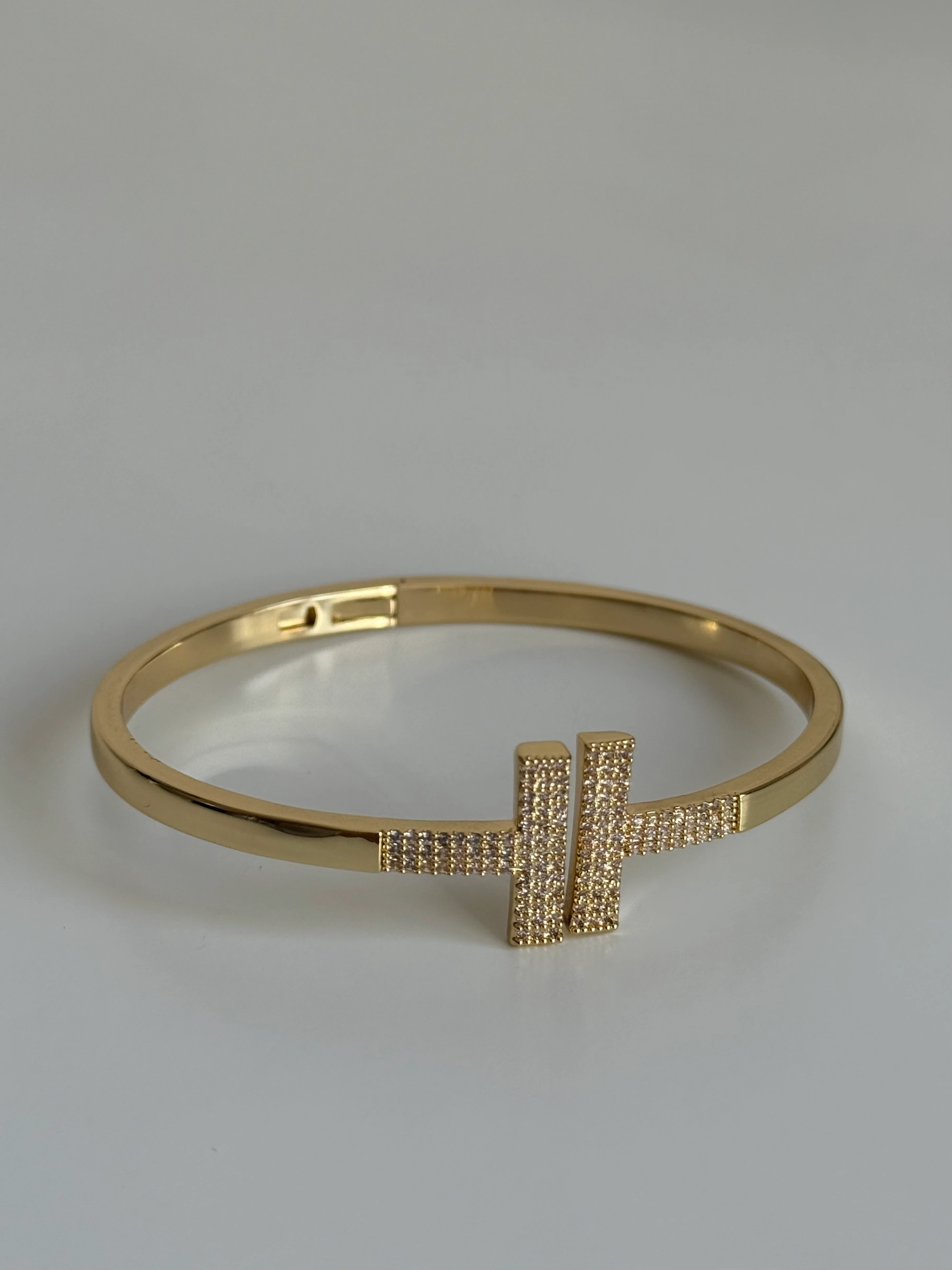 Zirkon Taş Detaylı Kadın Kelepçe Bileklik