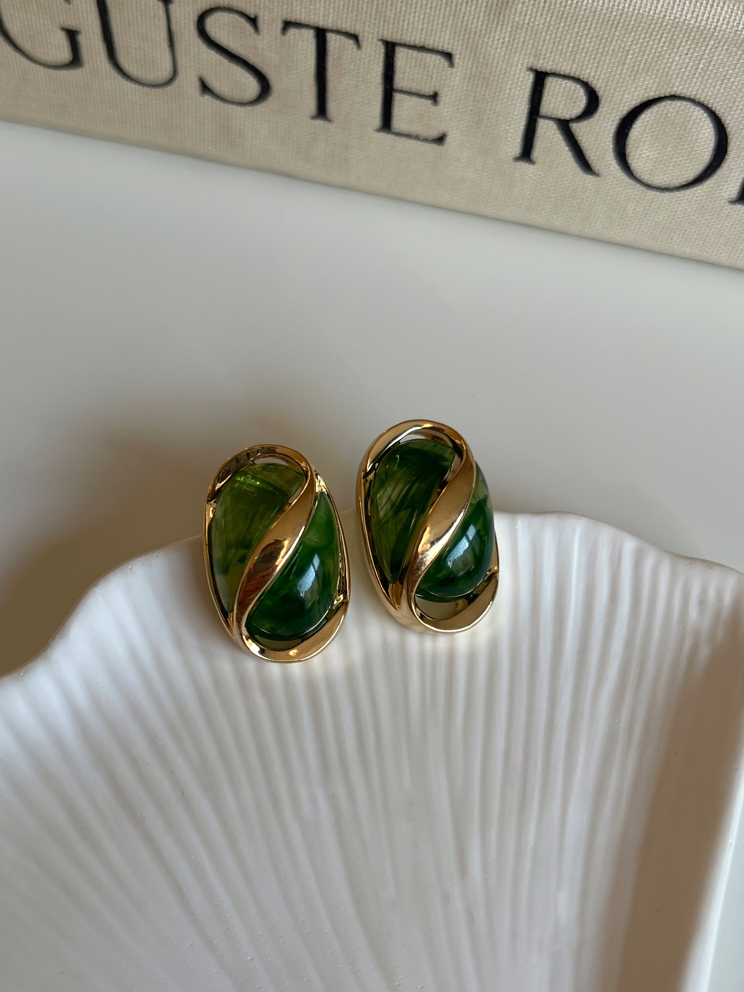 Gold Rengi Renkli Taşlı Oval Kadın Küpe