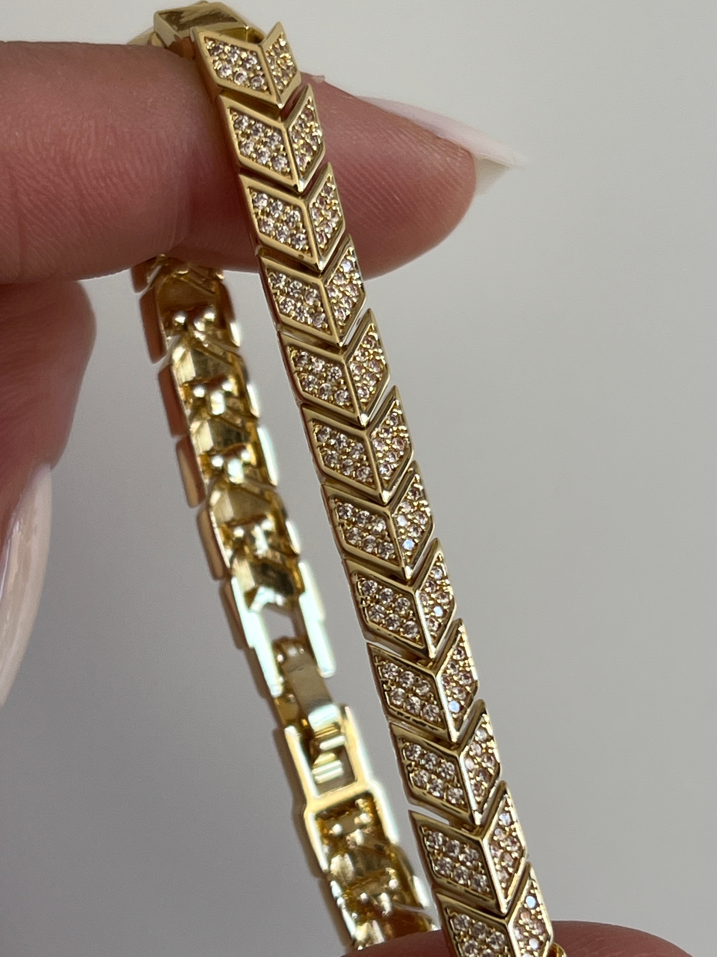 Gold Rengi Sıralı V Zirkon Taşlı Kadın Bileklik