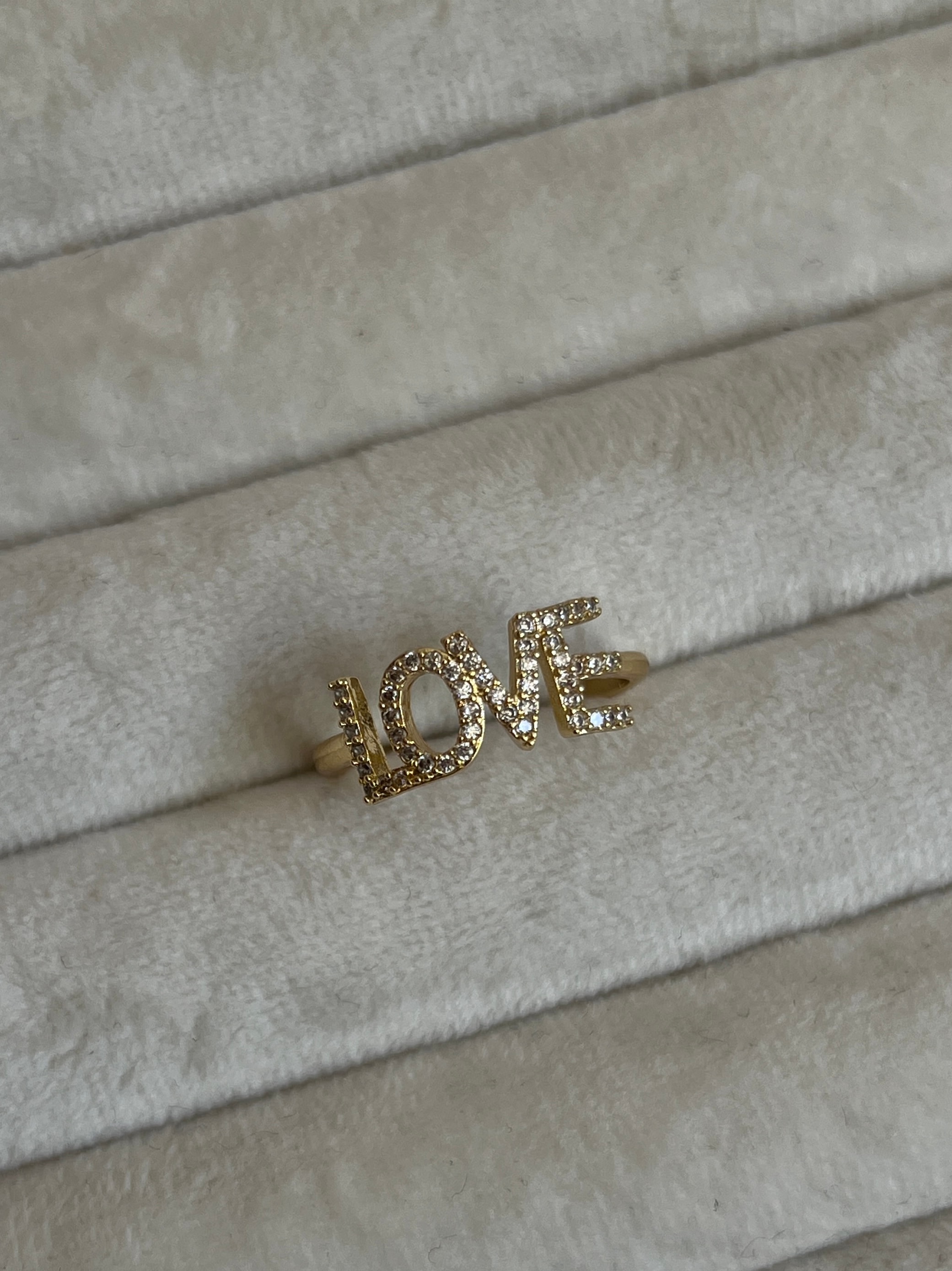Gold Rengi Zirkon Taşlı Love Yazılı Kadın Yüzük