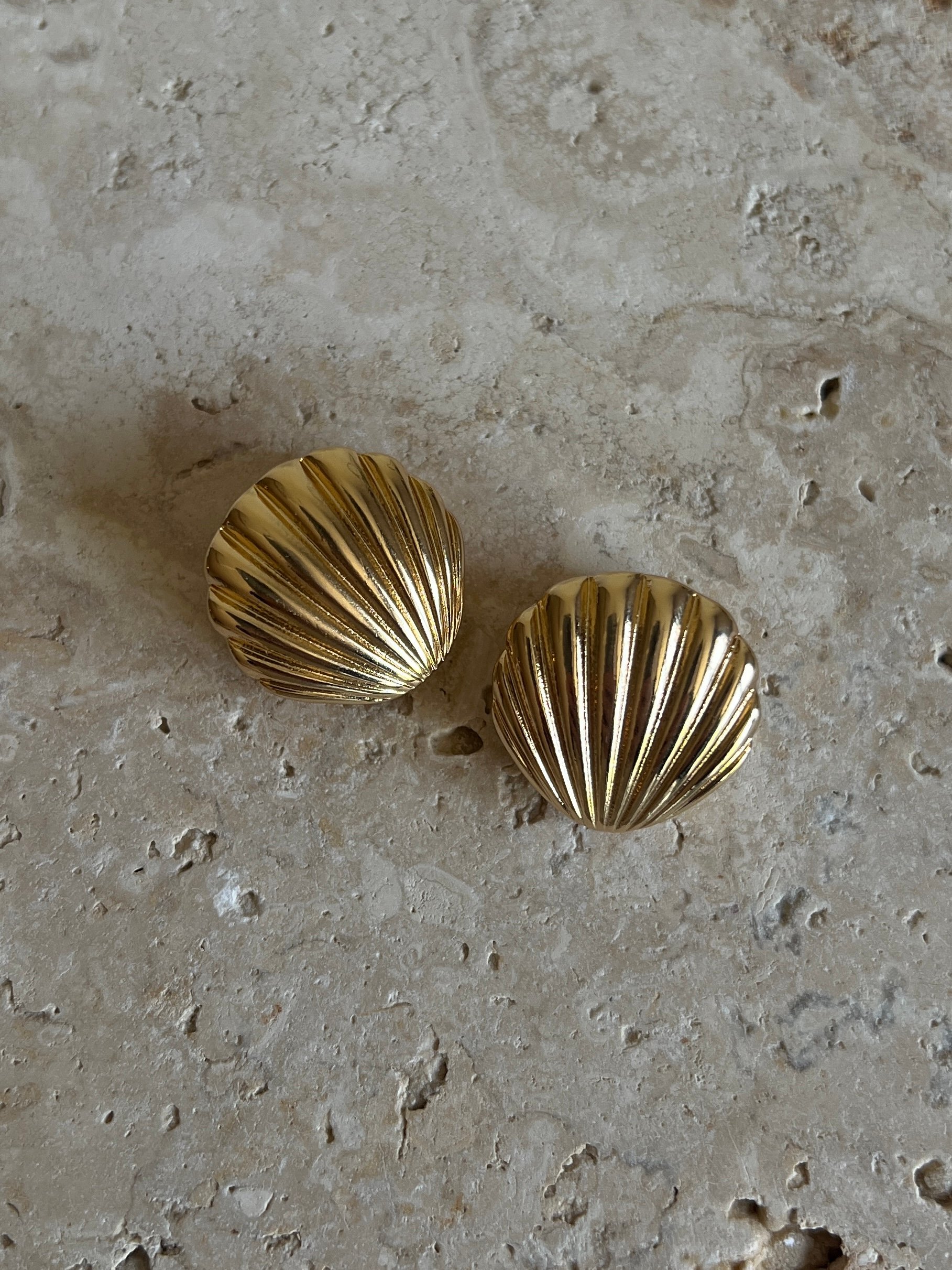 Gold Rengi Midye Model Kadın Küpe