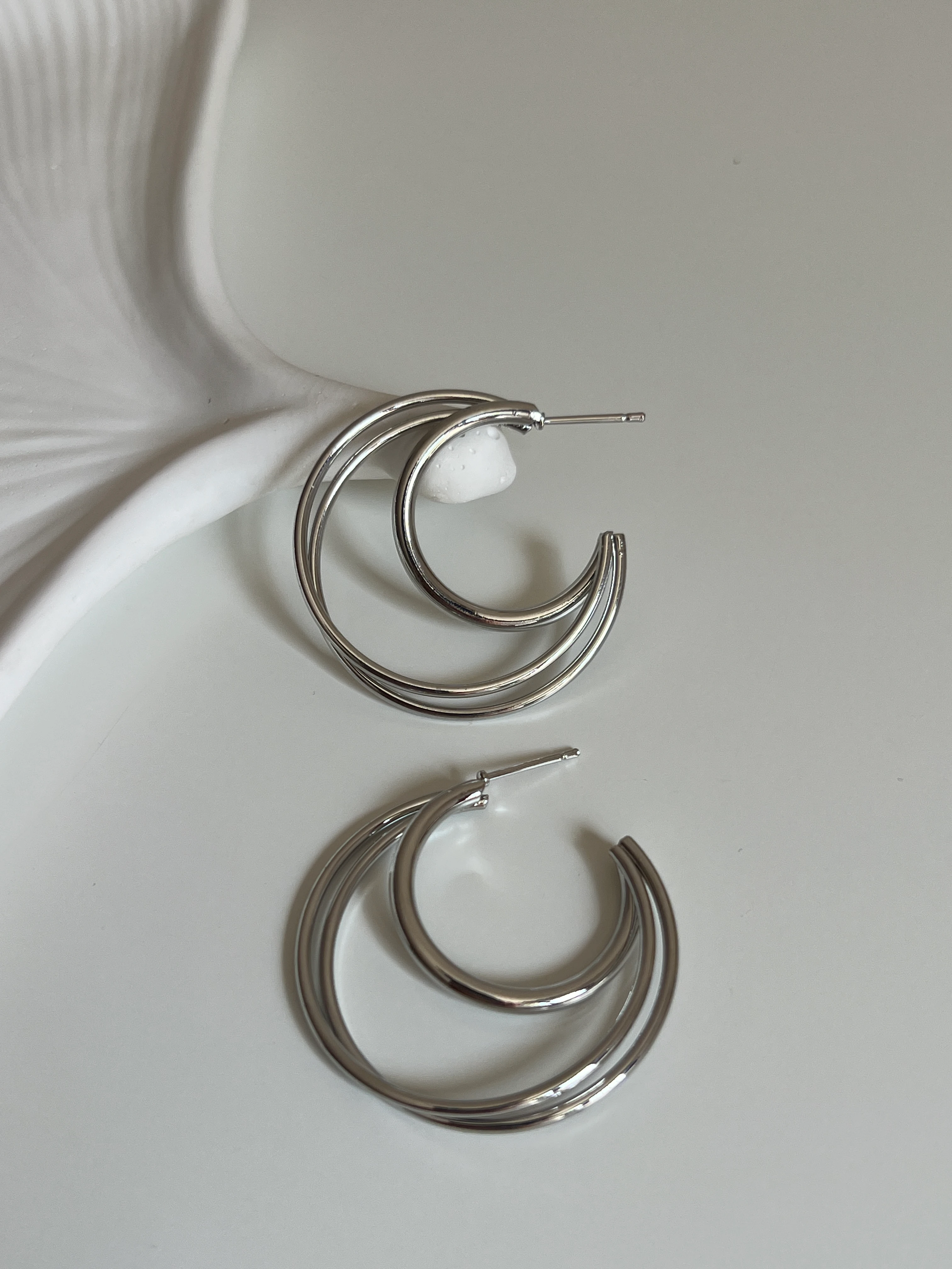 İç İçe Halka Model Kadın Küpe