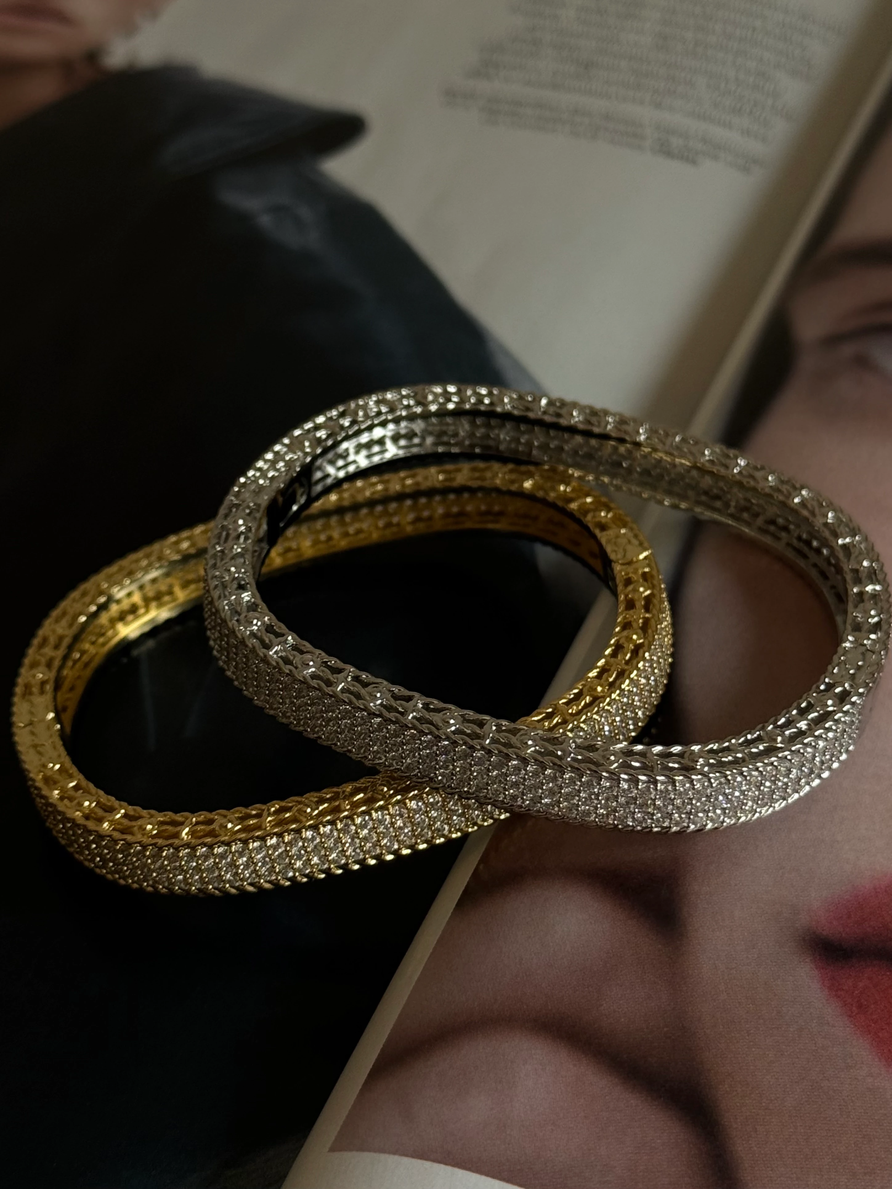 Zirkon Taşlı Kelepçe Bileklik