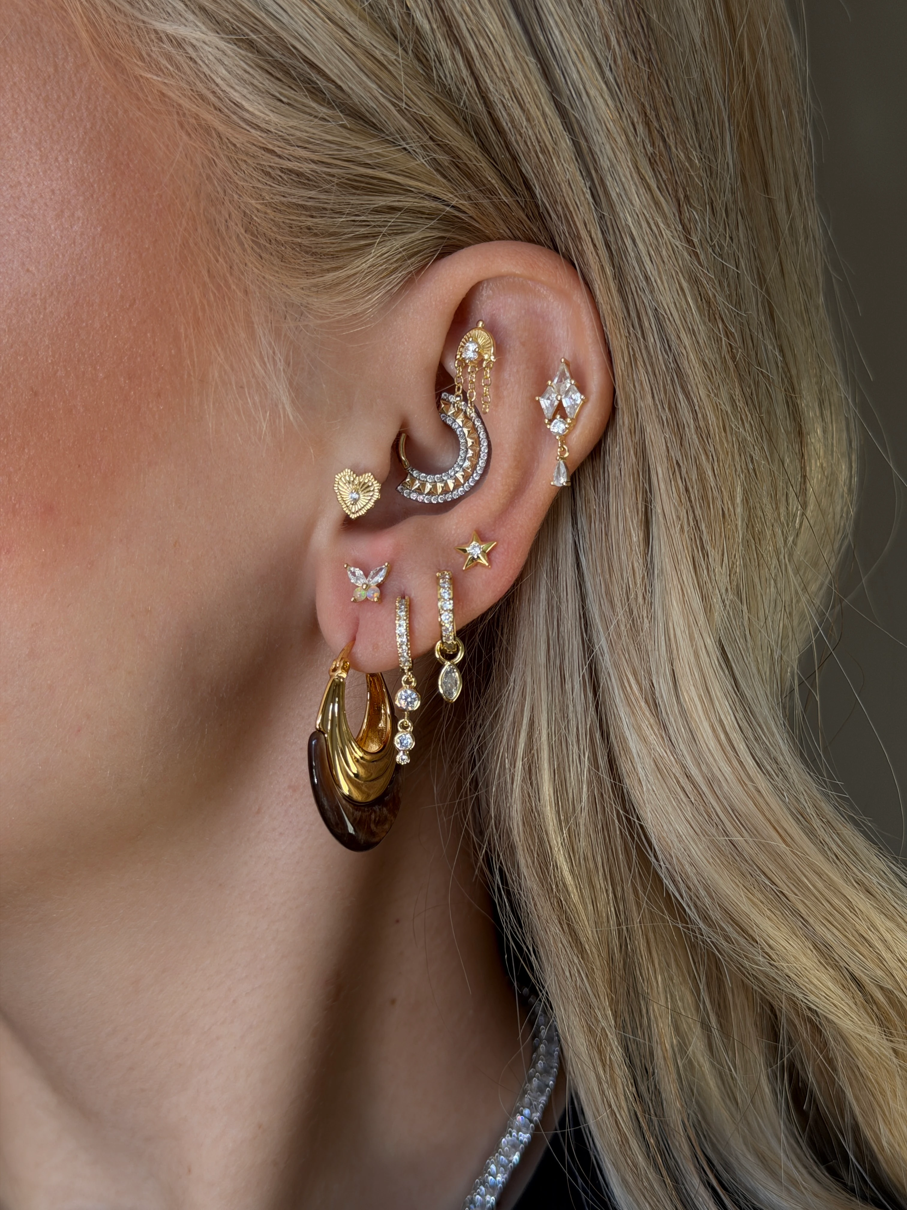 Gold Rengi Oval Taşlı Kadın Küpe