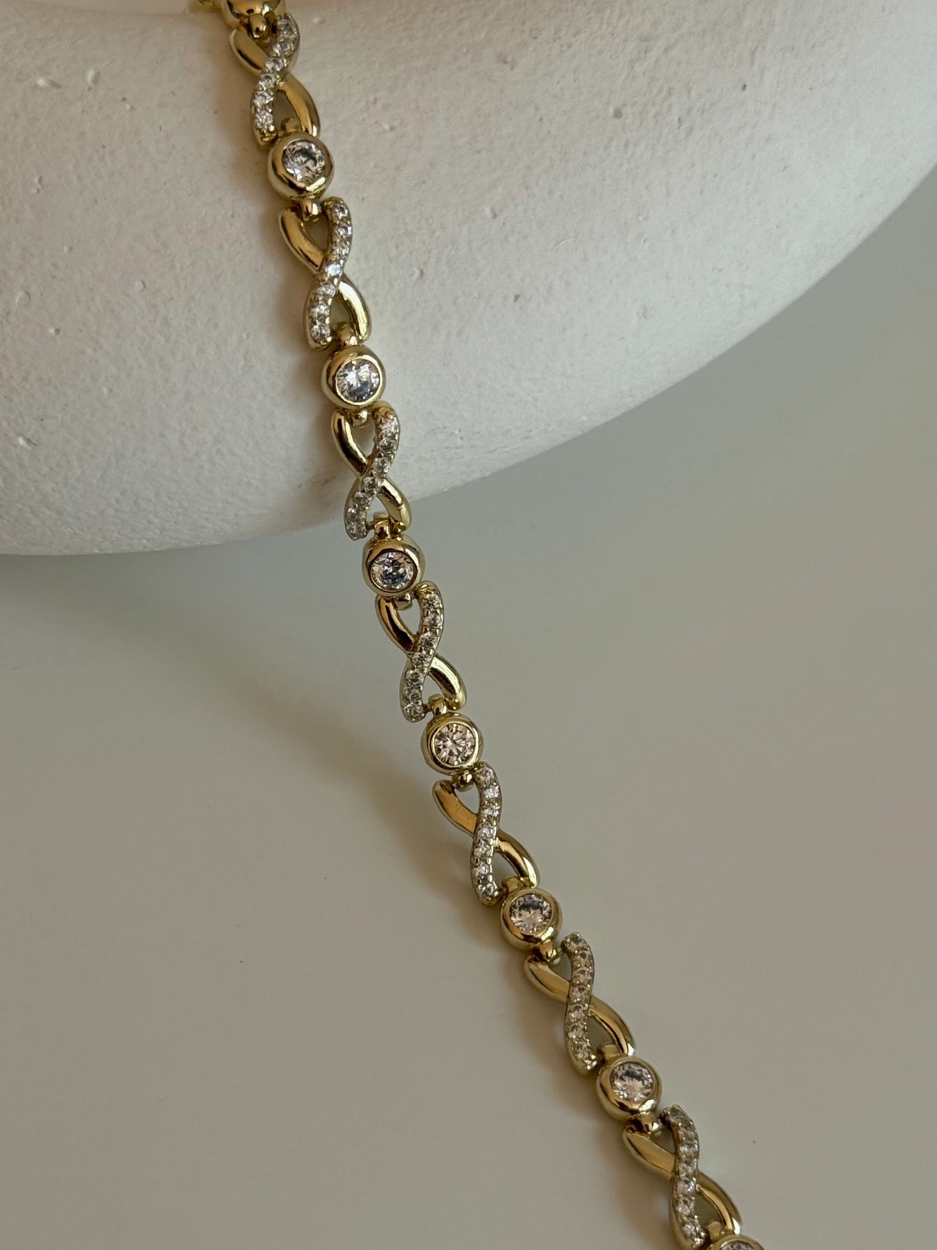 Gold Rengi Yuvarlak Taş Detaylı Sonsuzluk Model Xupıng Kadın Bileklik