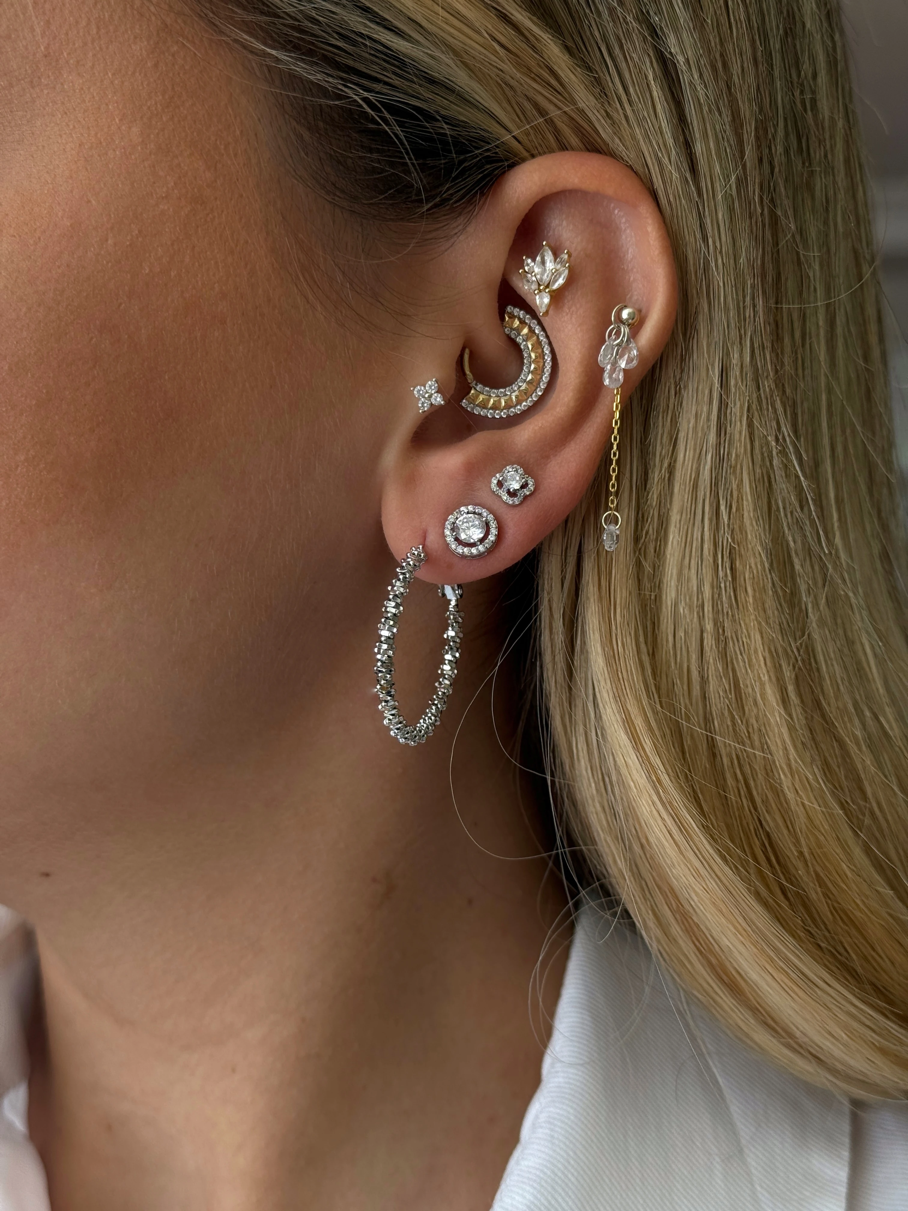 Zirkon Taşlı Yuvarlak Model Kadın Minimal Küpe