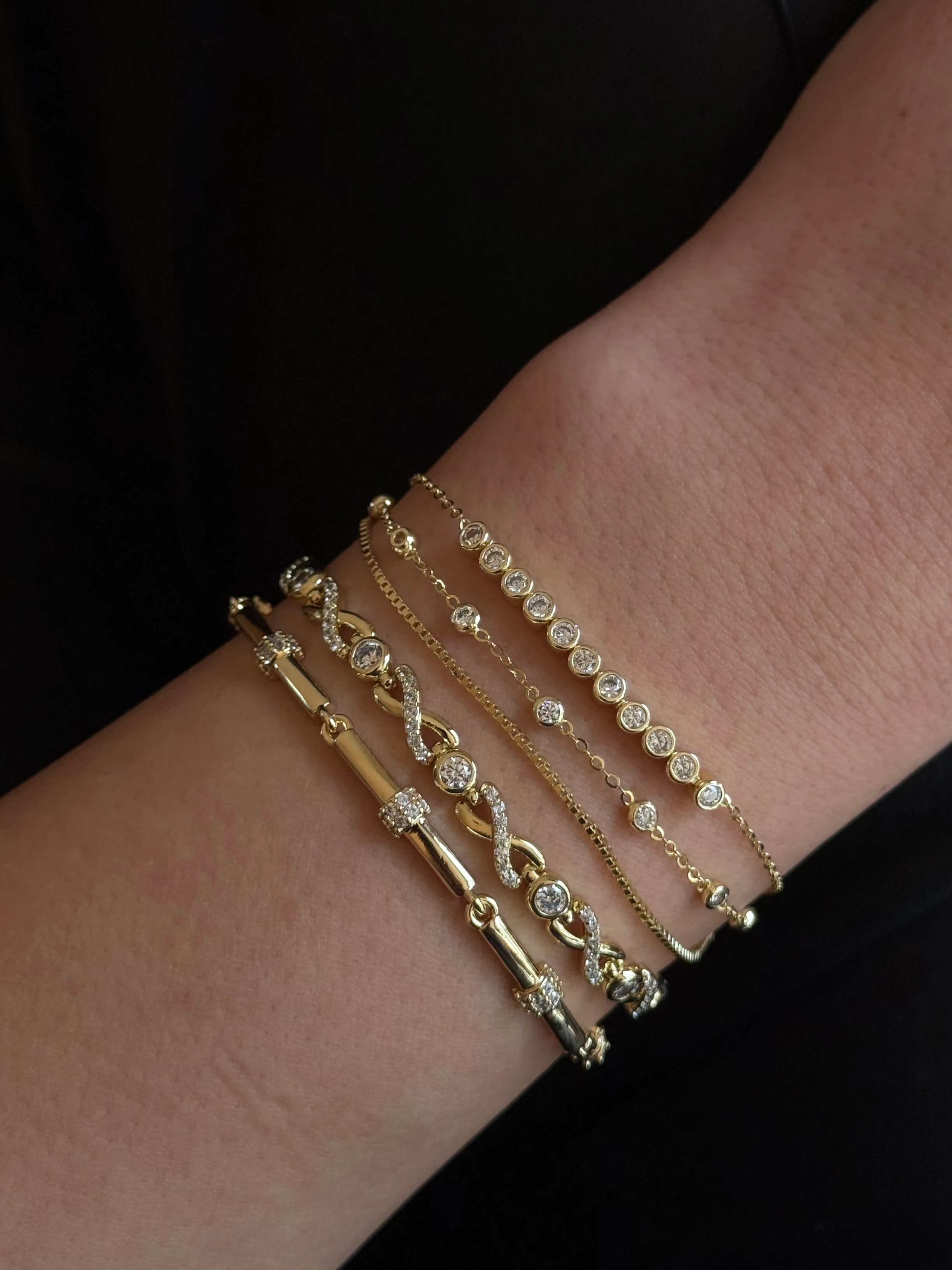 Gold Rengi Yuvarlak Taşlı Üç Sıra Kadın Bileklik