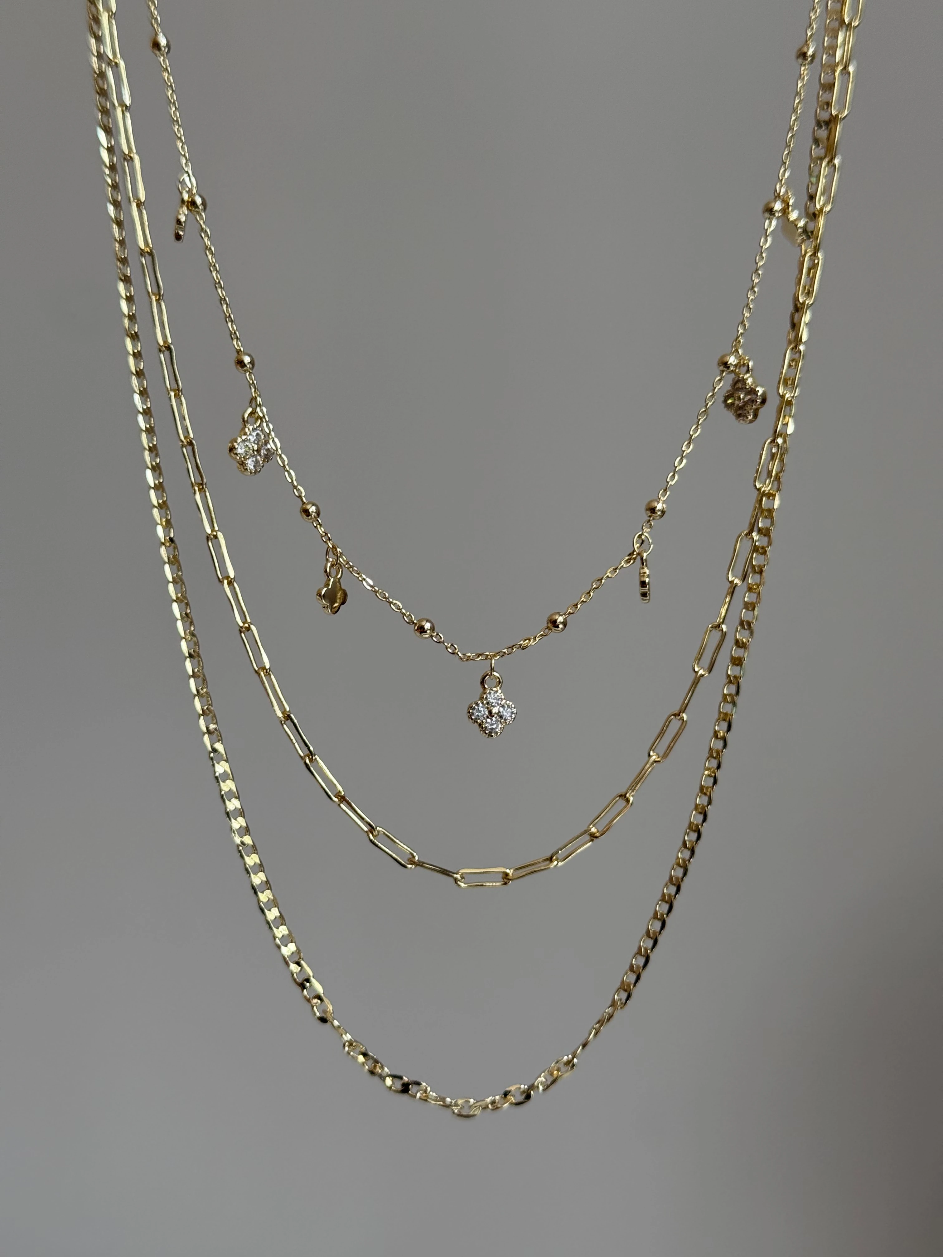 Gold Rengi Üç Sıra Yonca Model Kadın Kolye