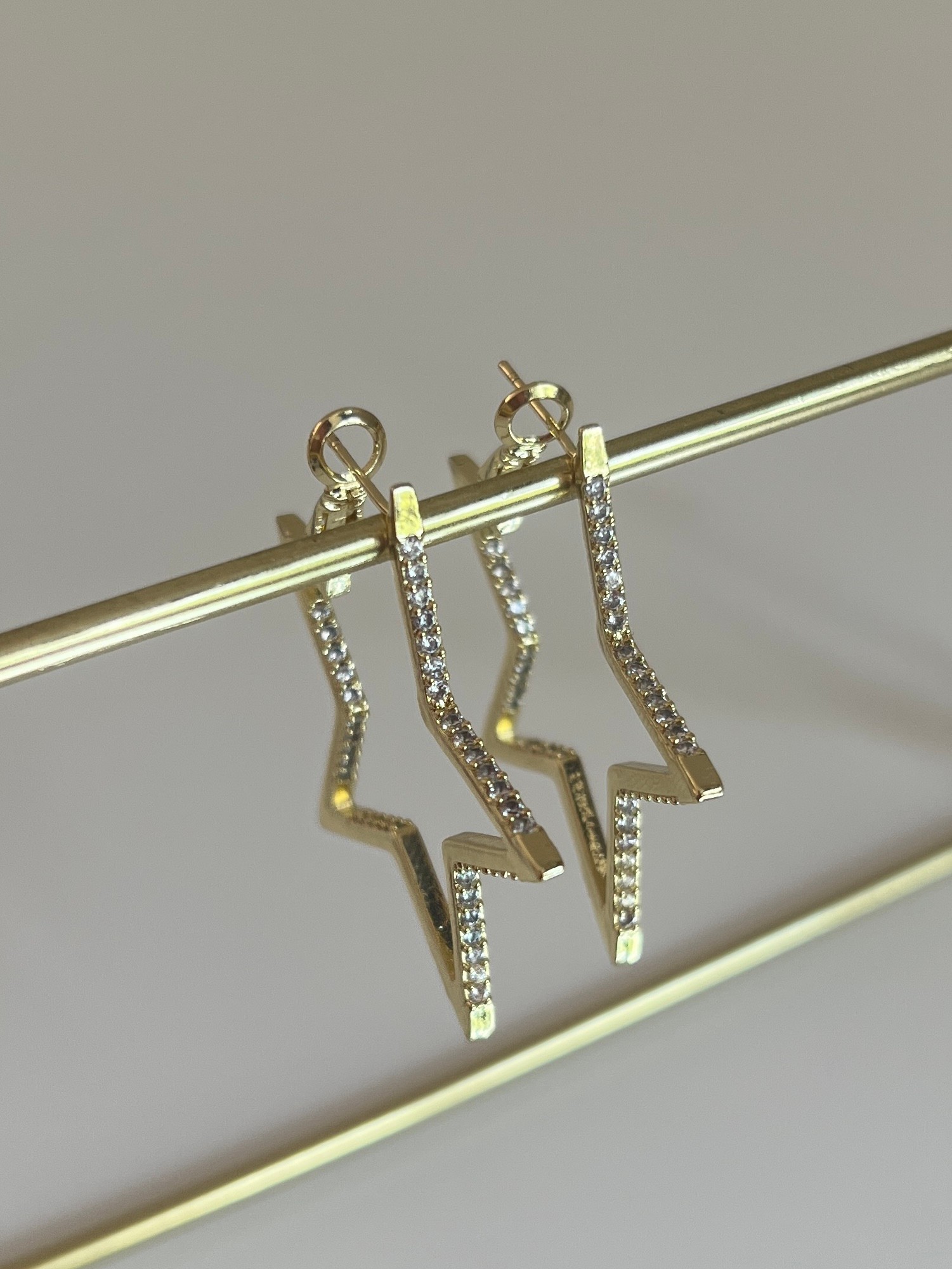 Gold Rengi Zirkon Taşlı Yıldız Model Kadın Küpe