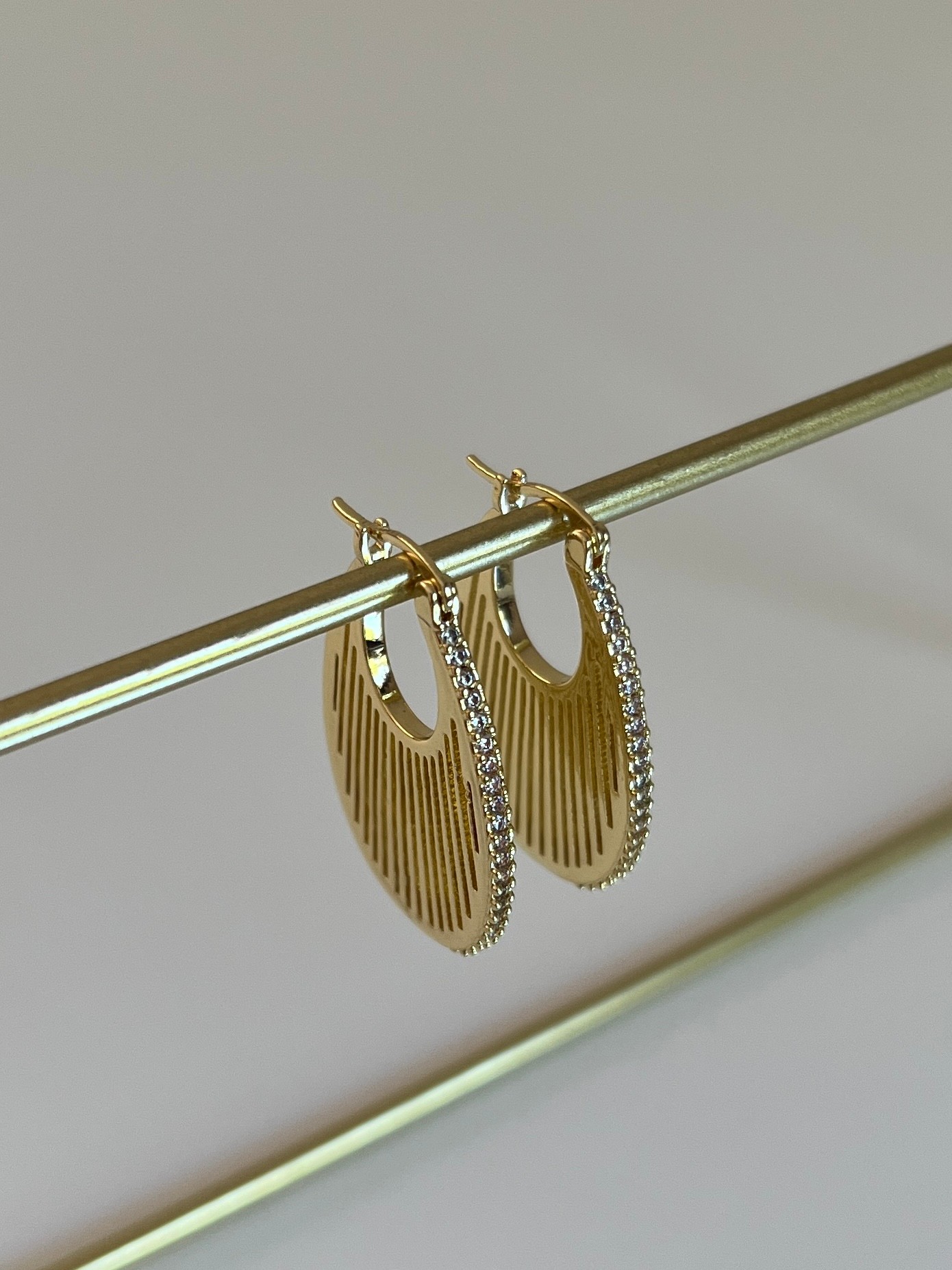 Gold Rengi Zirkon Taşlı Kadın Oval Halka Küpe