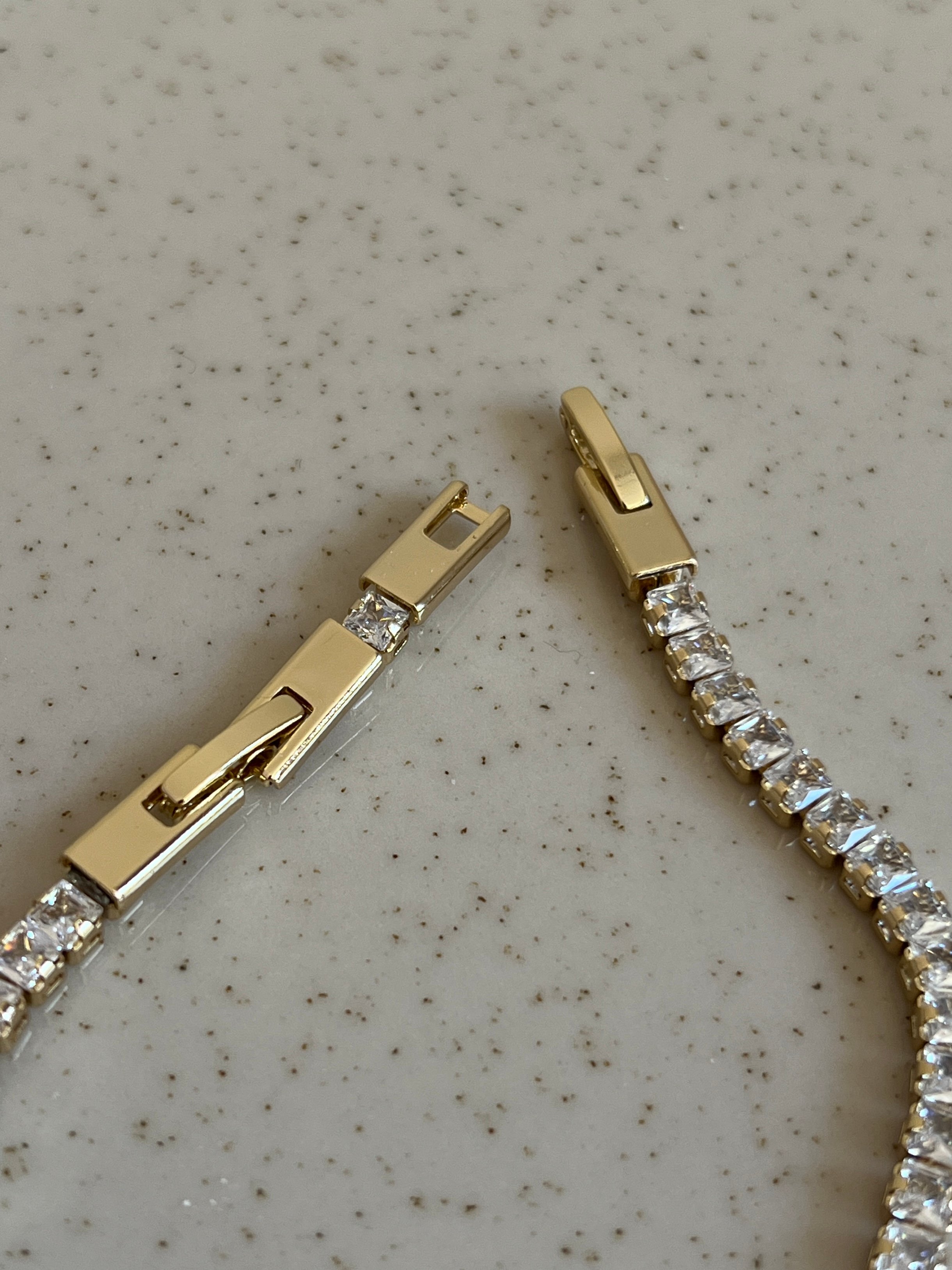 Gold Rengi Kare Zirkon Taşlı Su Yolu Xupıng Kadın Bileklik