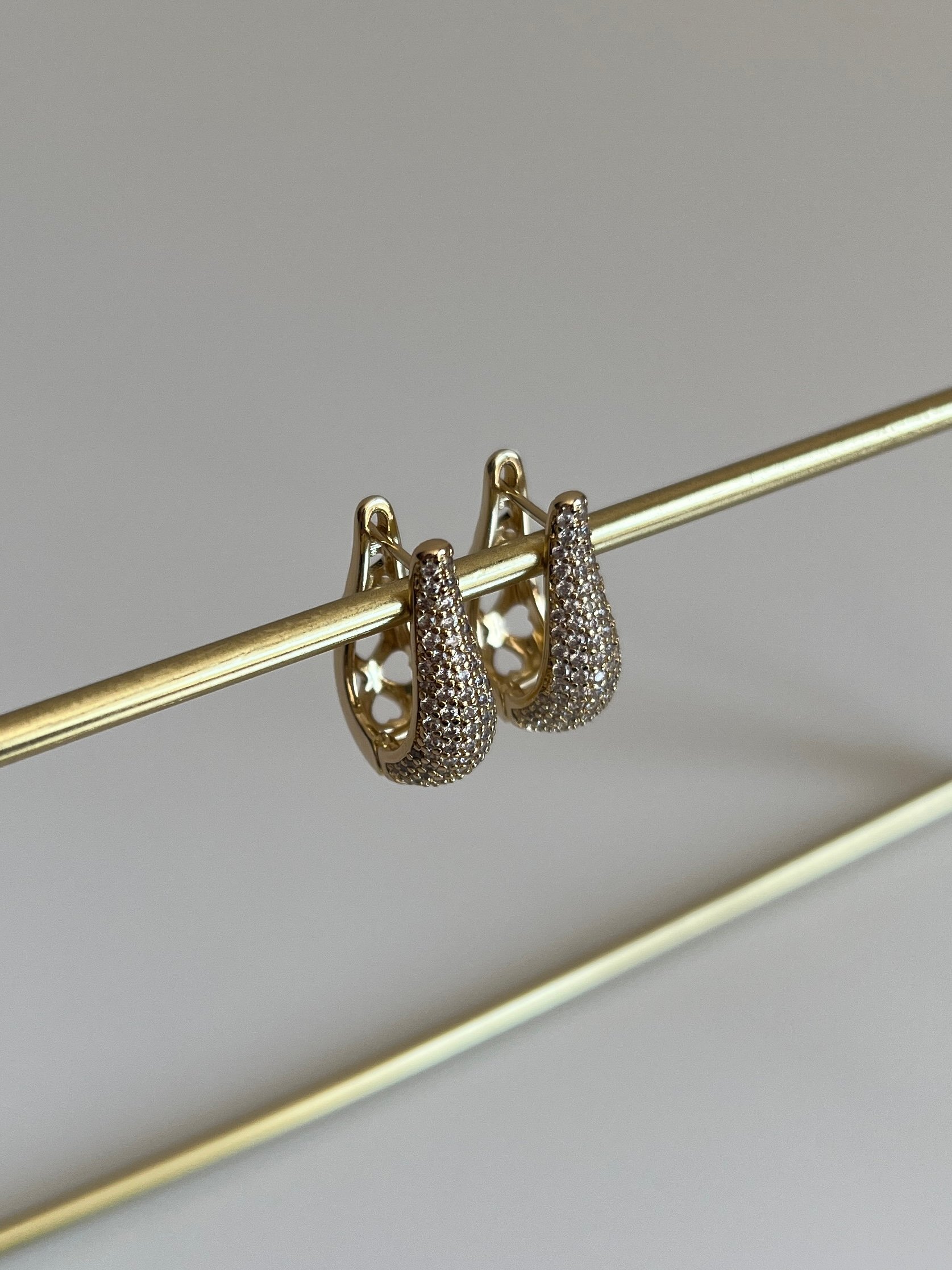 Gold Rengi Zirkon Taşlı Damla Model Xupıng Kadın Küpe