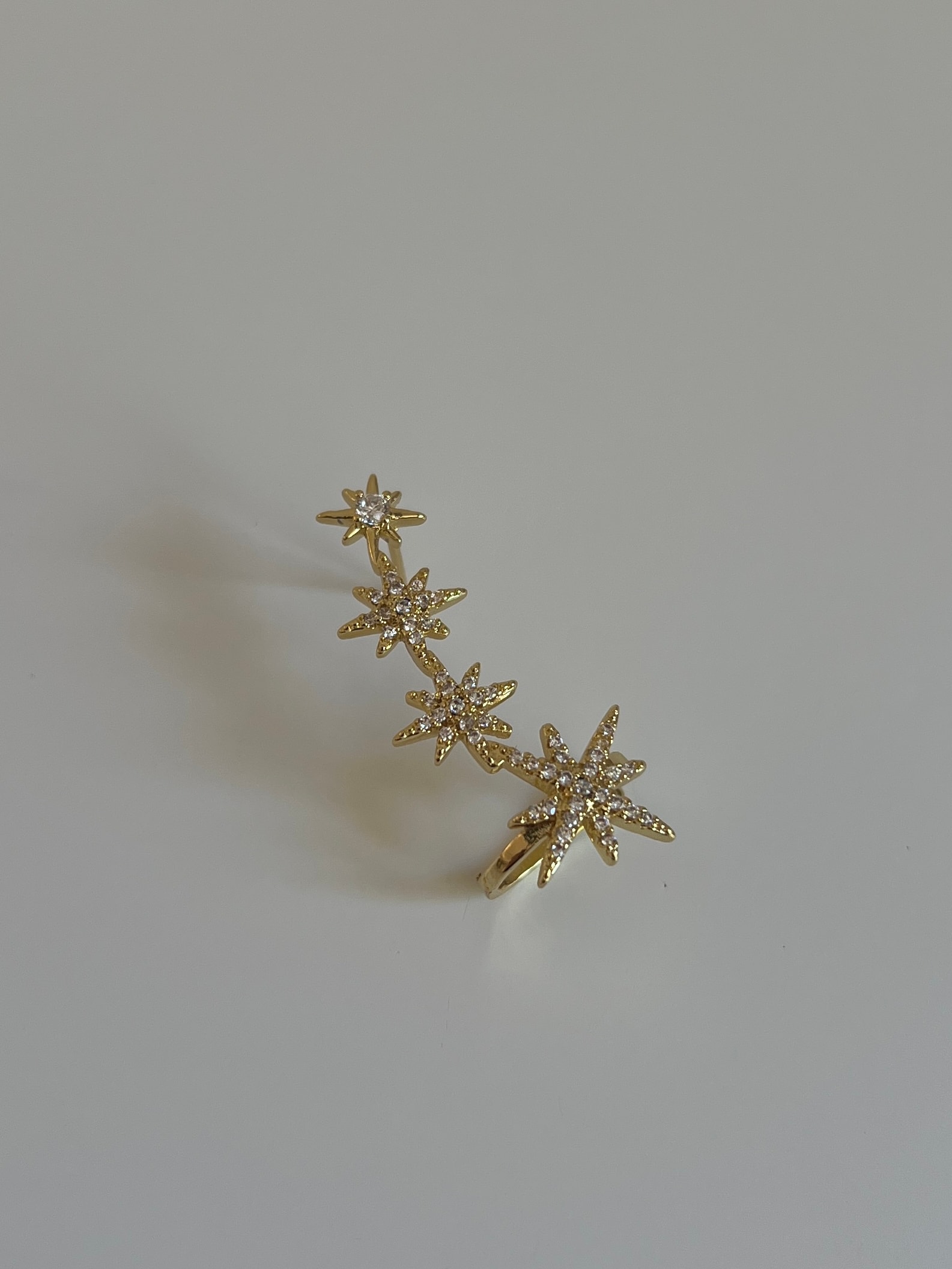 Gold Rengiz Zirkon Taşlı Sıralı Kutup Yıldızı Model Kadın Kıkırdak Küpe