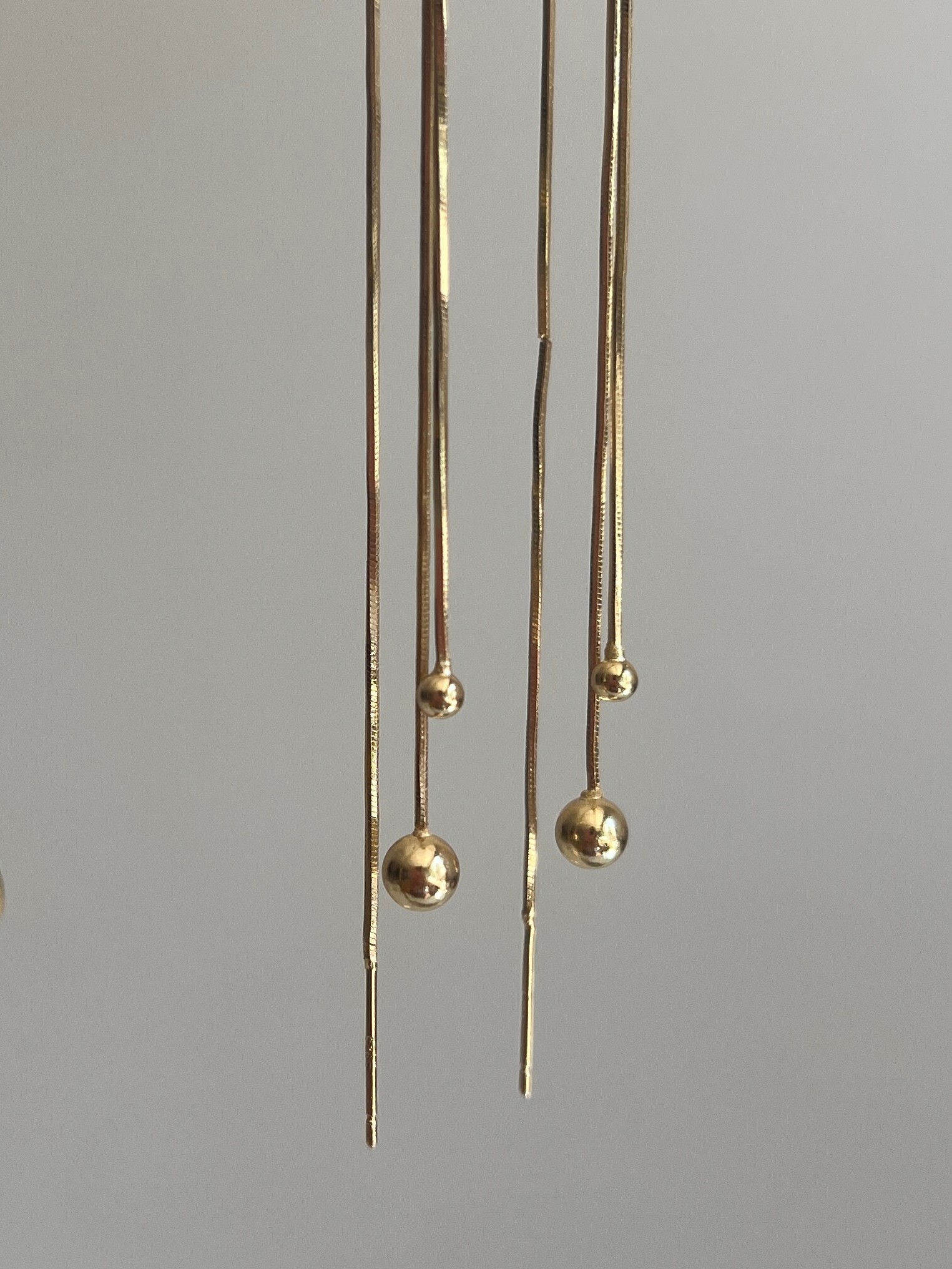 Gold Rengi Top Top Sallantılı Kadın Küpe 