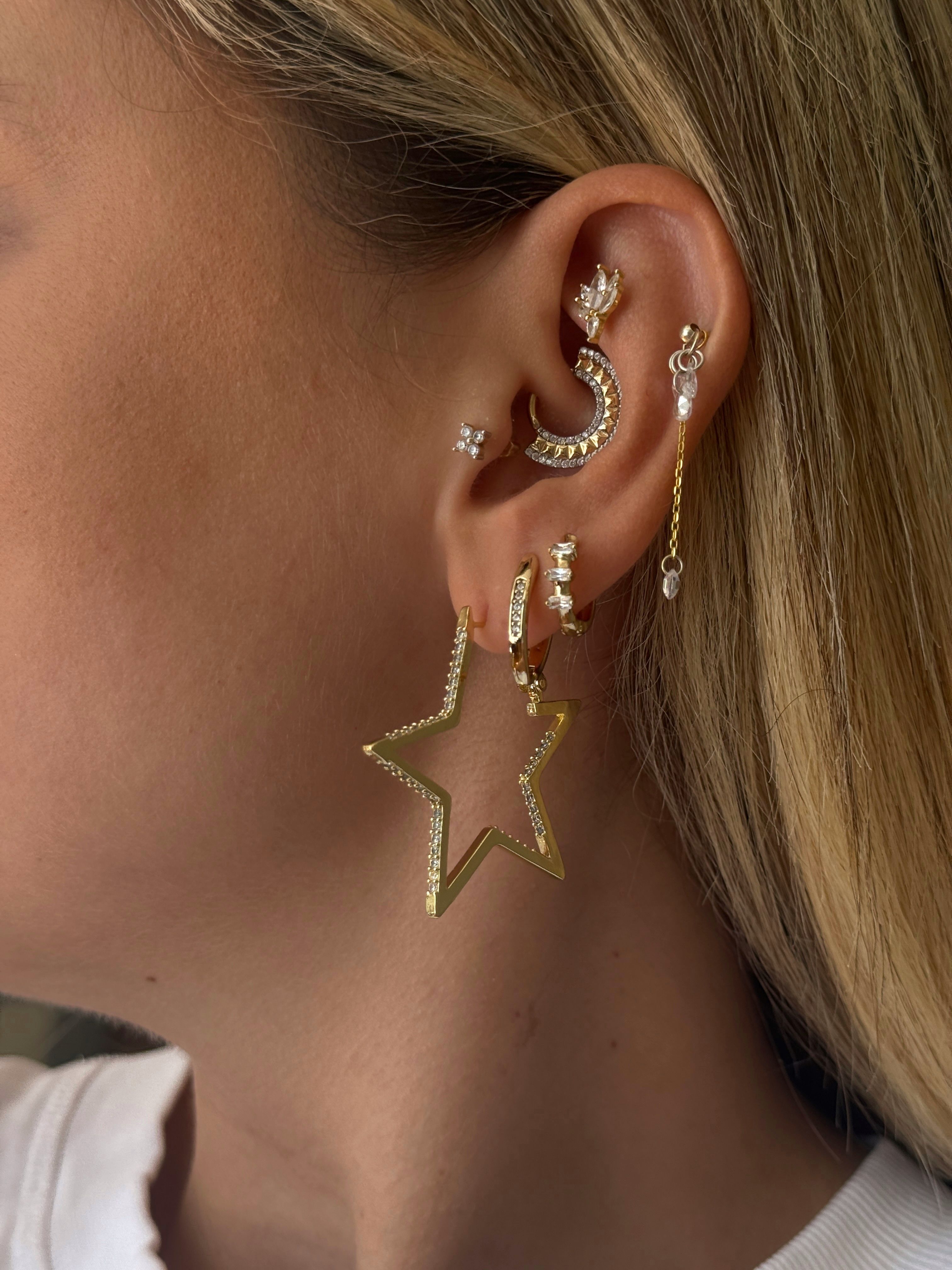 Gold Rengi Zirkon Taşlı Yıldız Model Kadın Küpe