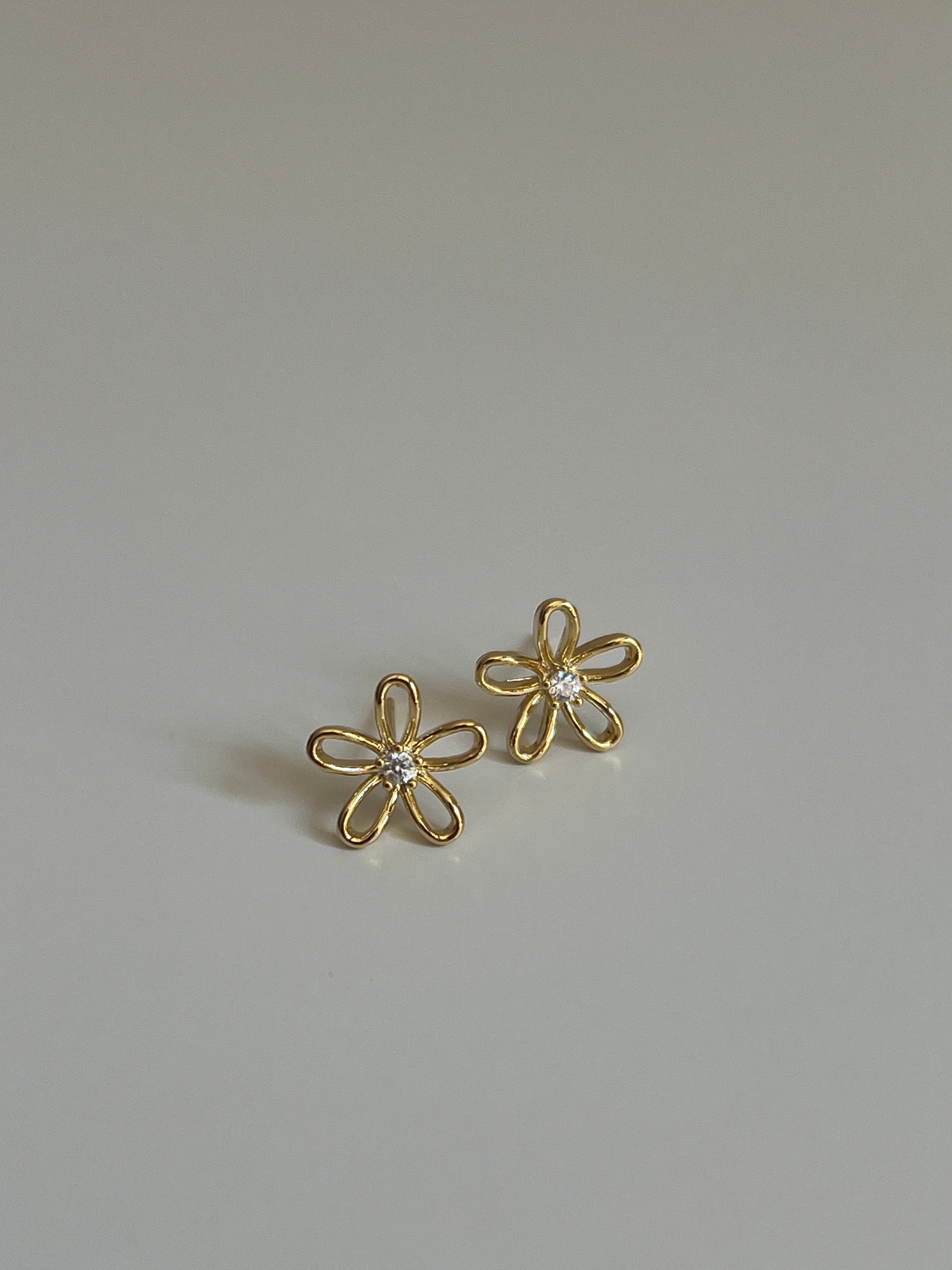 Gold Rengi Zirkon Taşlı Çiçek Model Kadın  Minimal Küpe