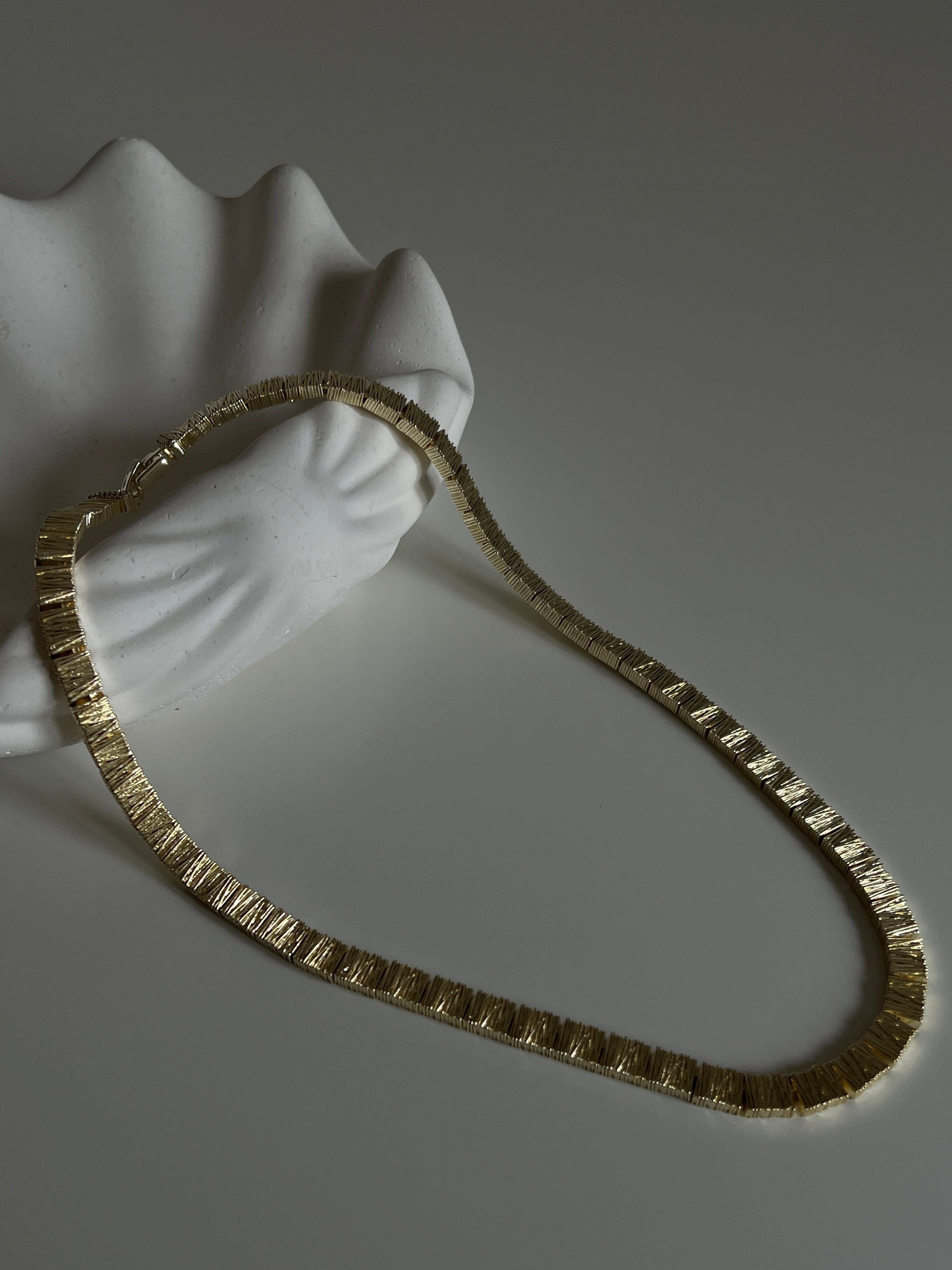 Gold Rengi Küp Küp Model Kadın Kolye