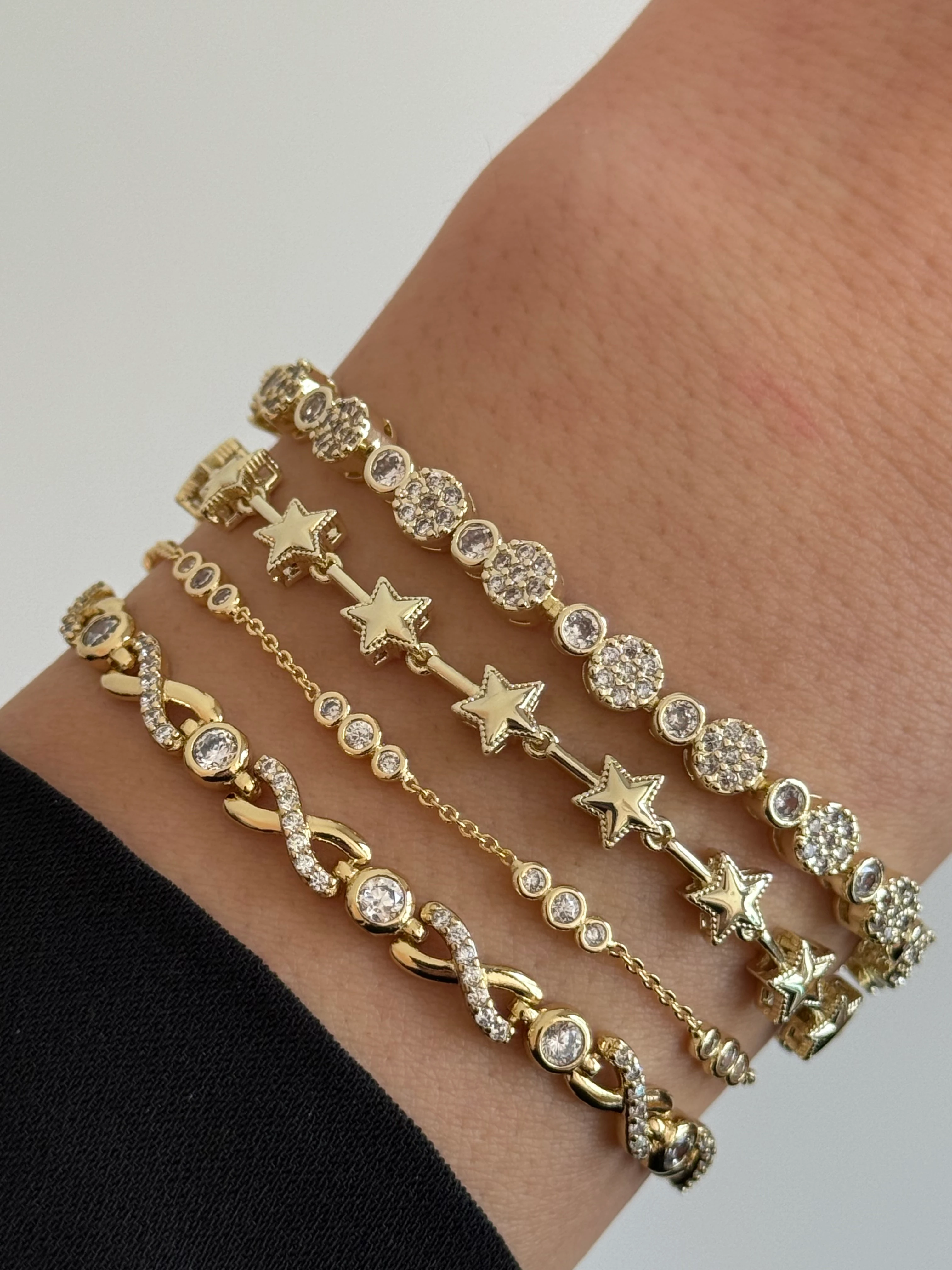 Gold Rengi Sıralı Yıldız Model Kadın Bileklik