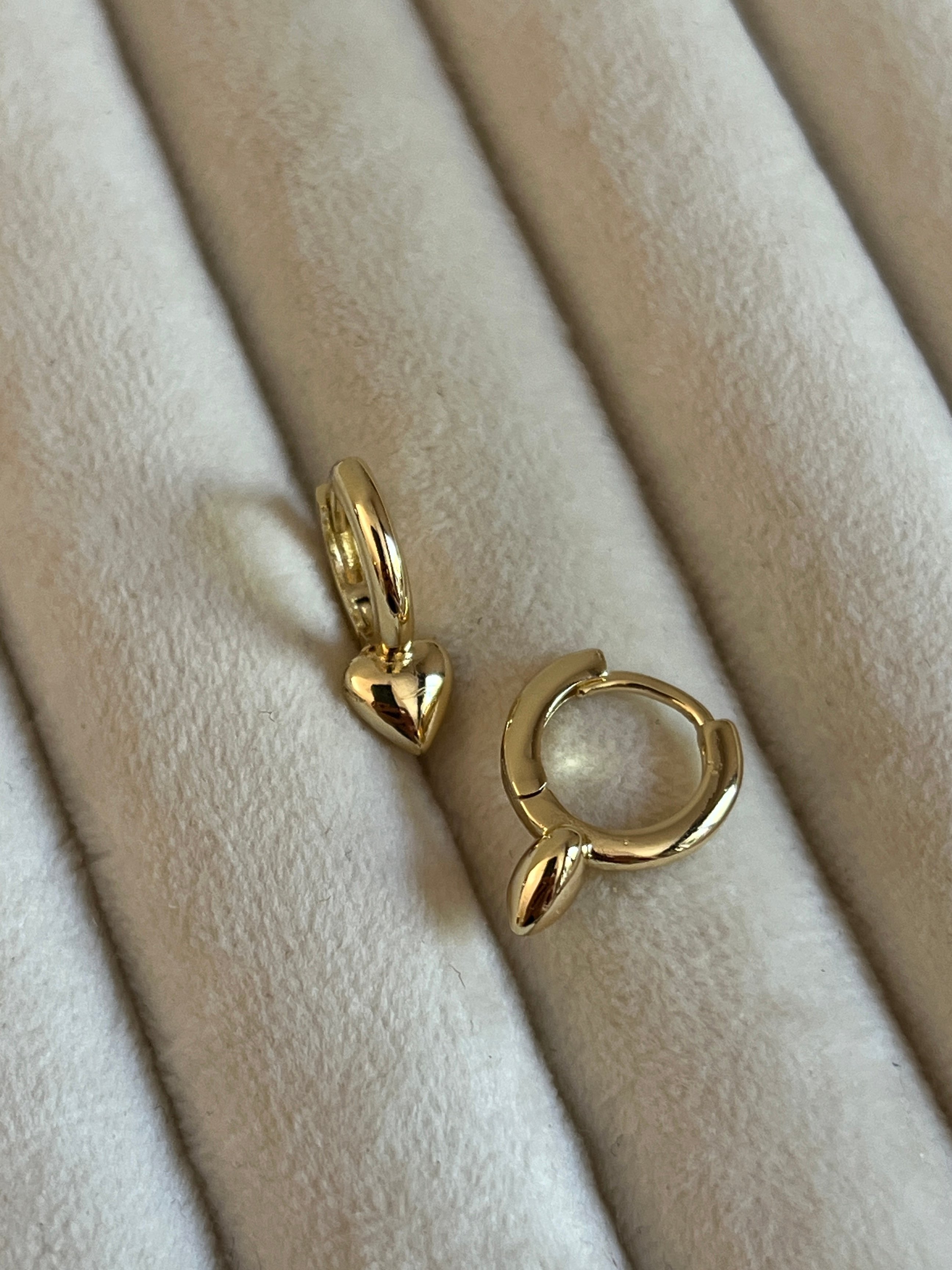 Gold Rengi Kalp Detaylı Kadın Halka Küpe