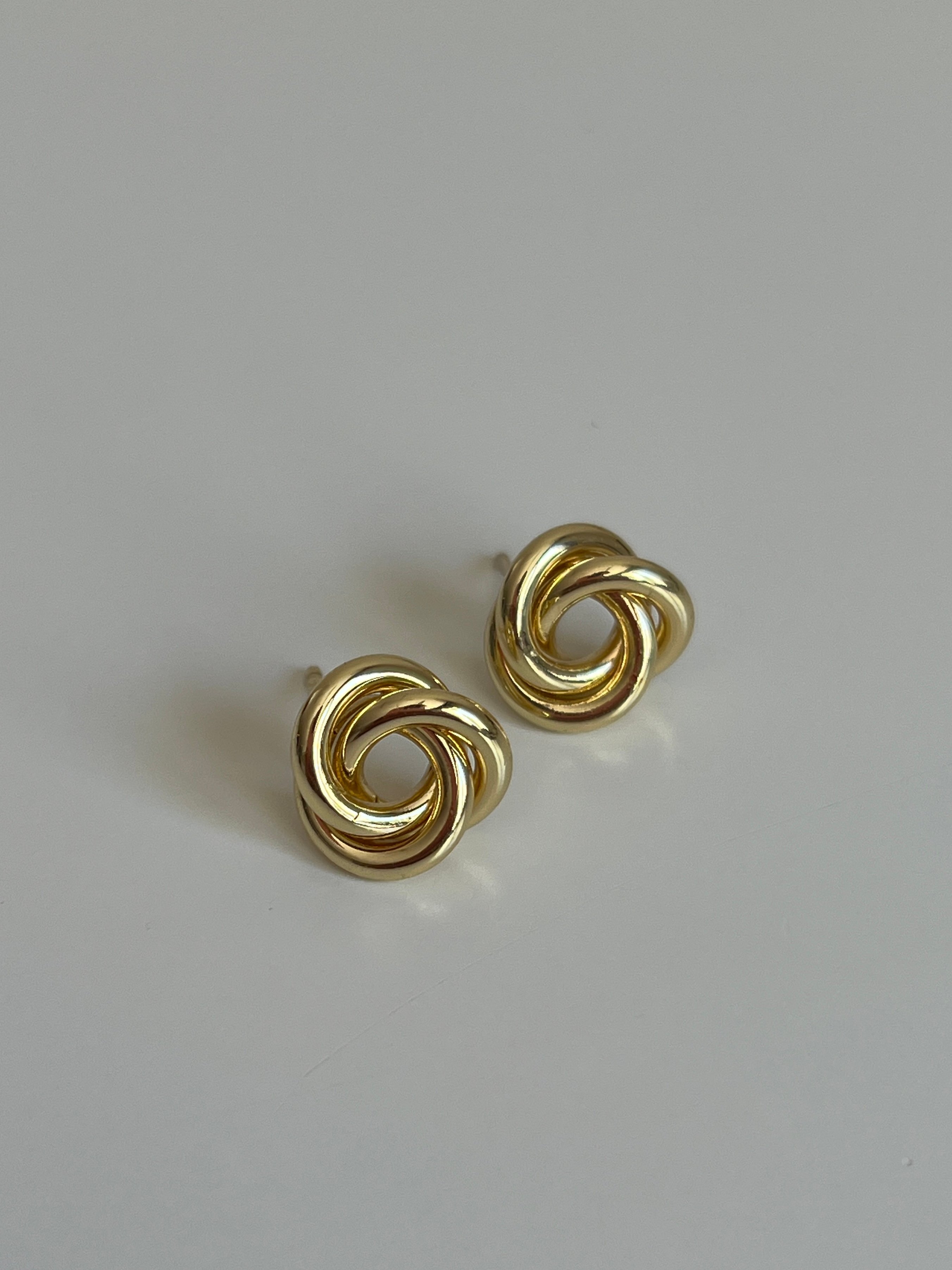 Gold Rengi Düğüm Model Kadın Küpe