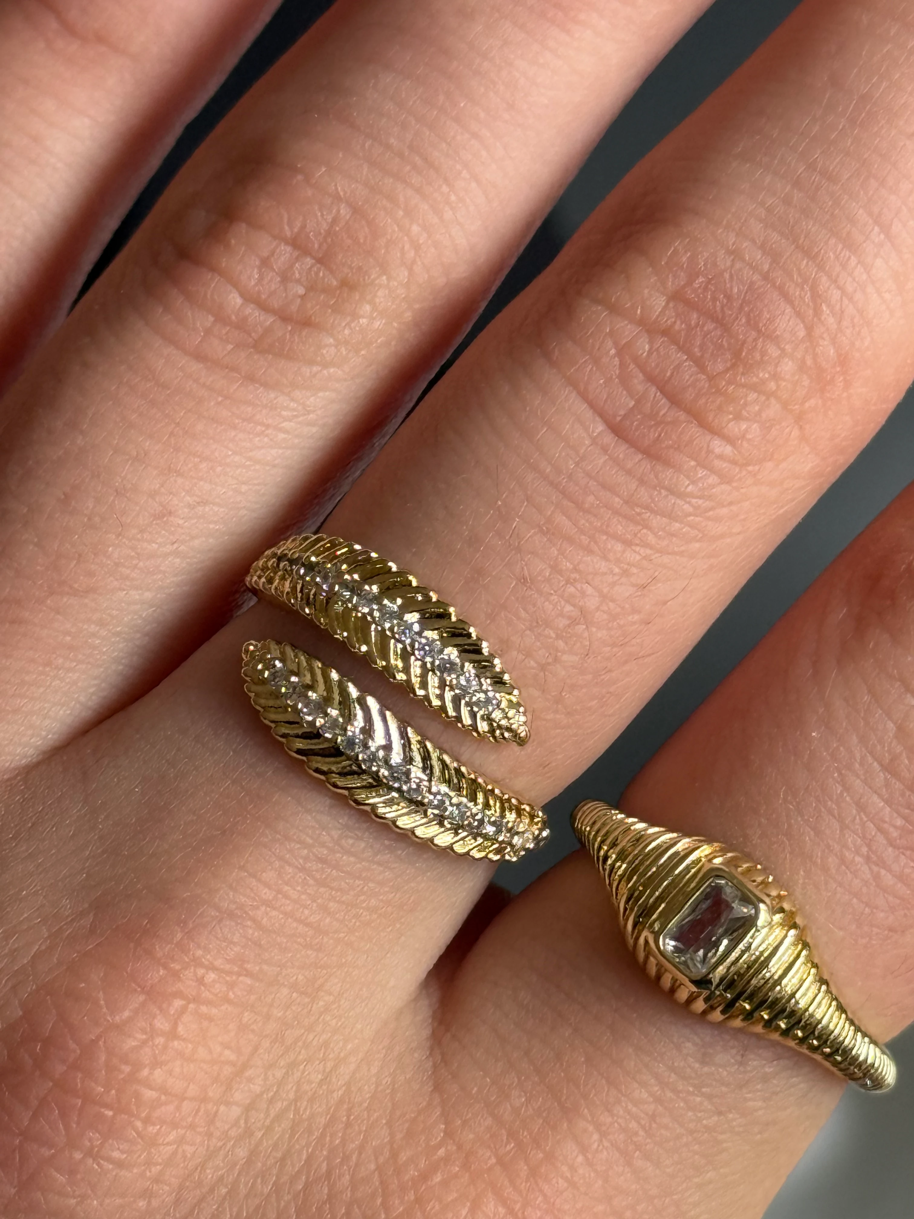 Gold Rengi Yaprak Model Kadın Yüzük