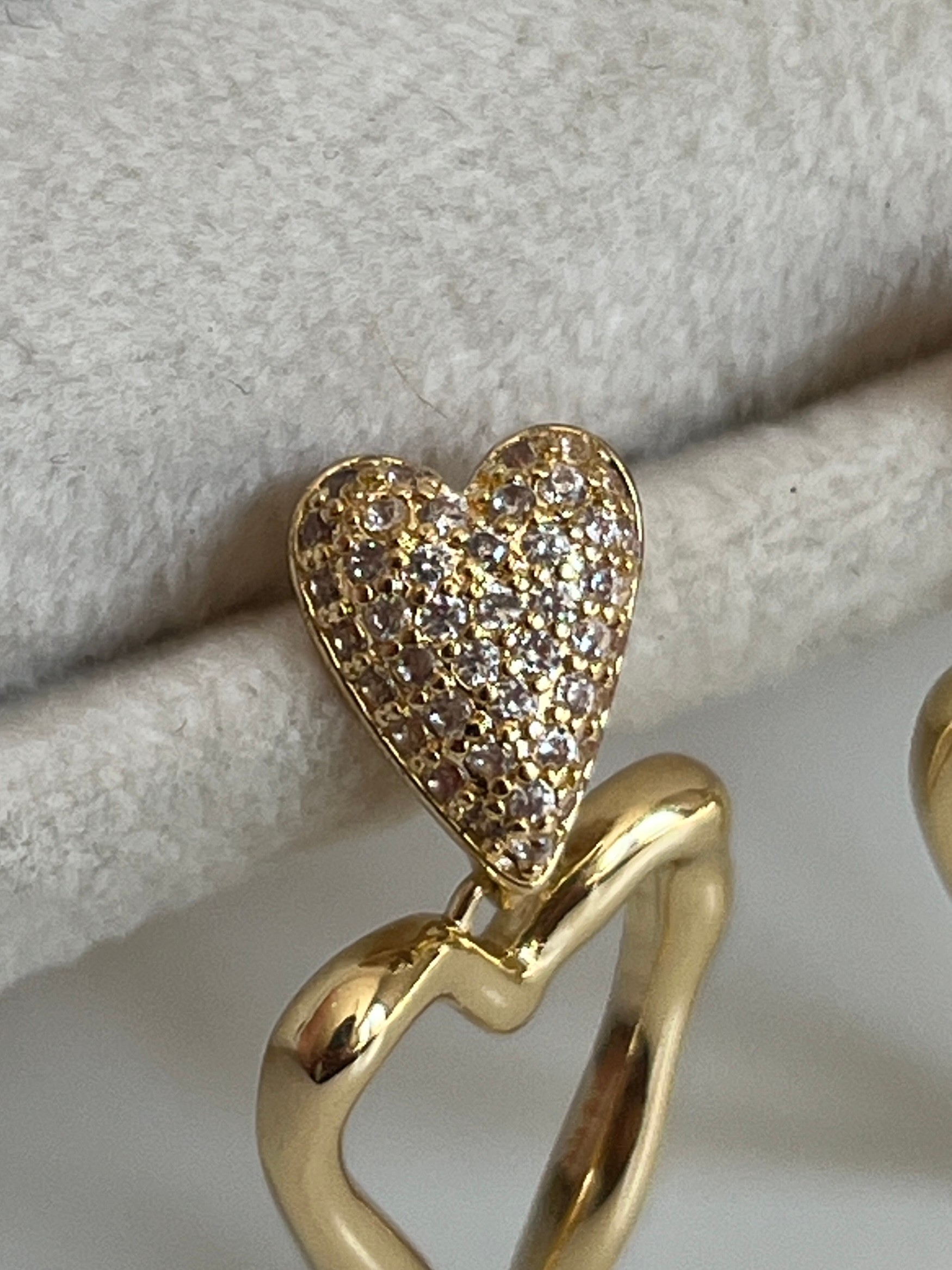 Gold Rengi Zirkon Taşlı Sallantılı Kalp Model Kadın Küpe