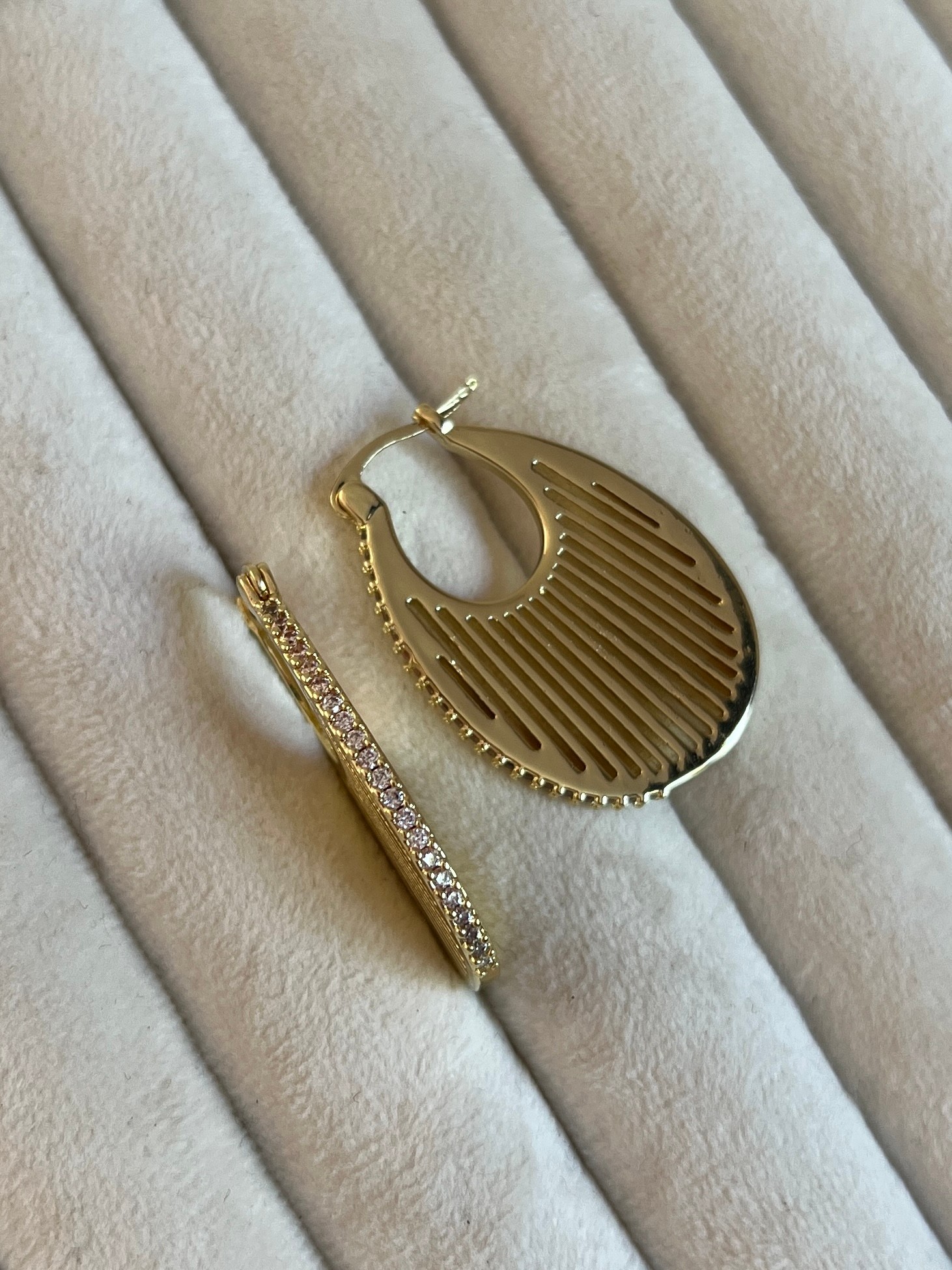Gold Rengi Zirkon Taşlı Kadın Oval Halka Küpe