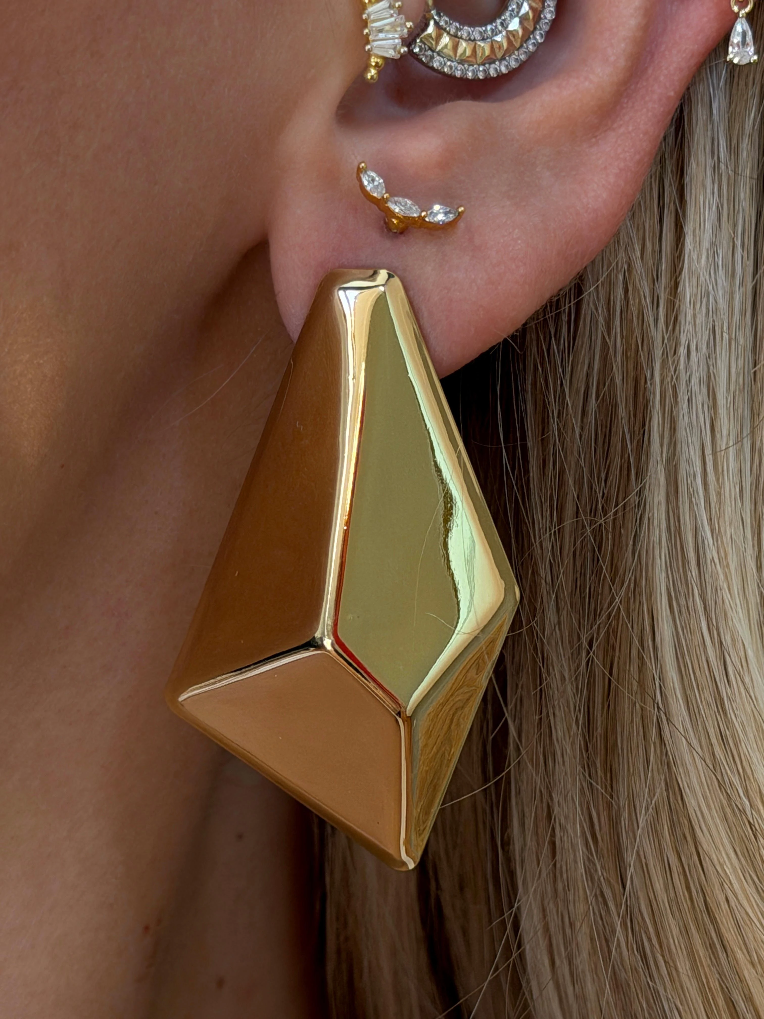 Gold Rengi Kadın Küpe