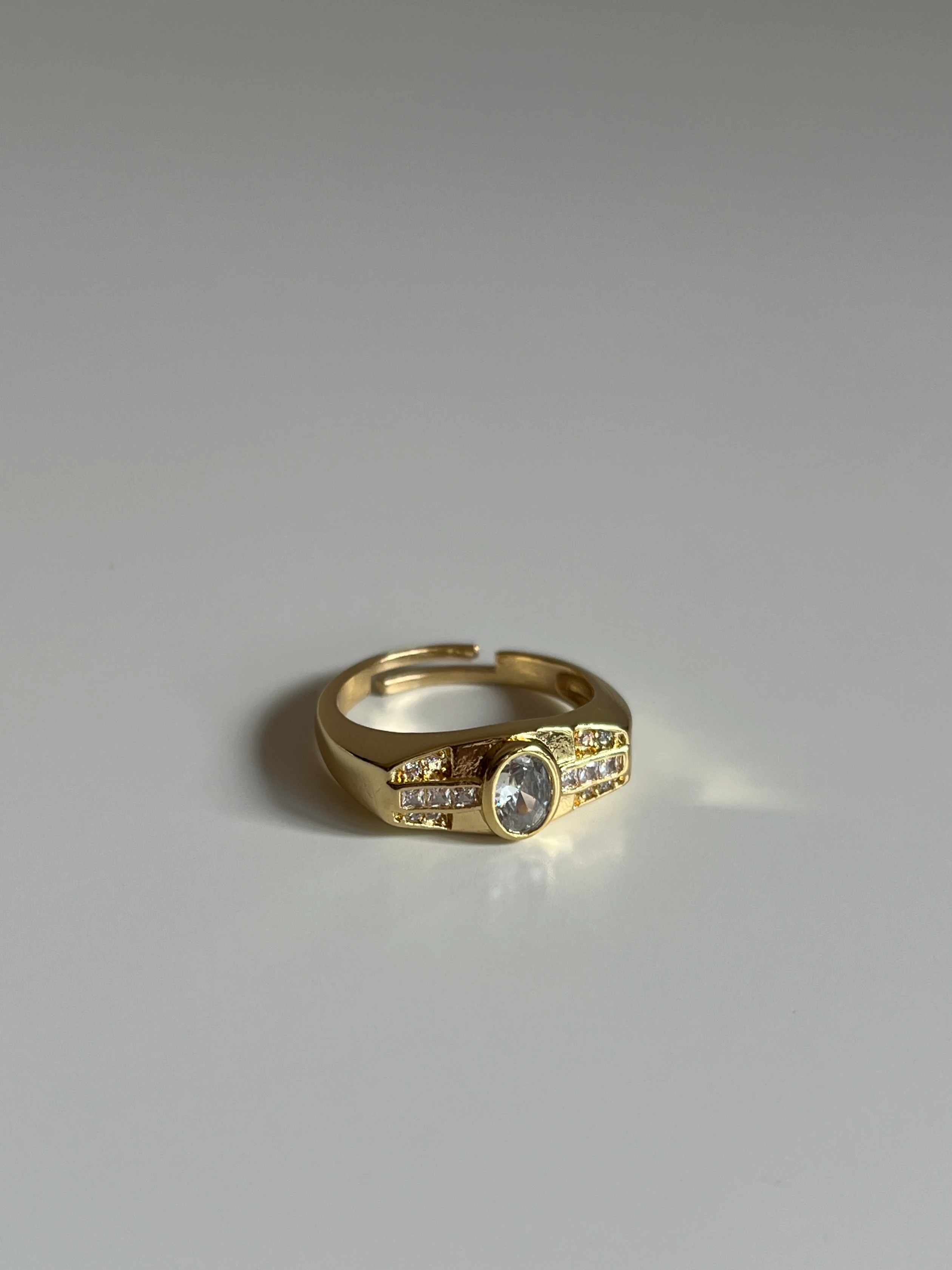 Gold Rengi Renkli Taşlı Kadın Yüzük